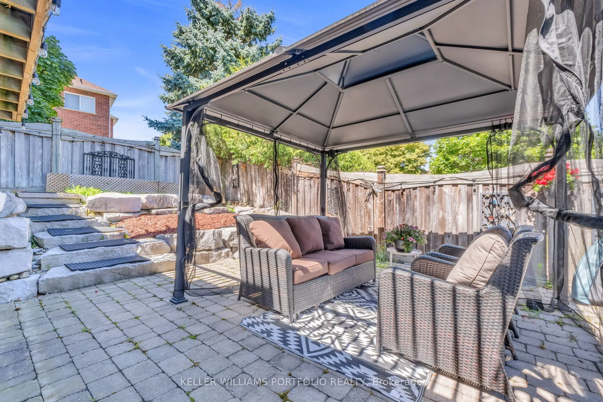 8 Vista View Court