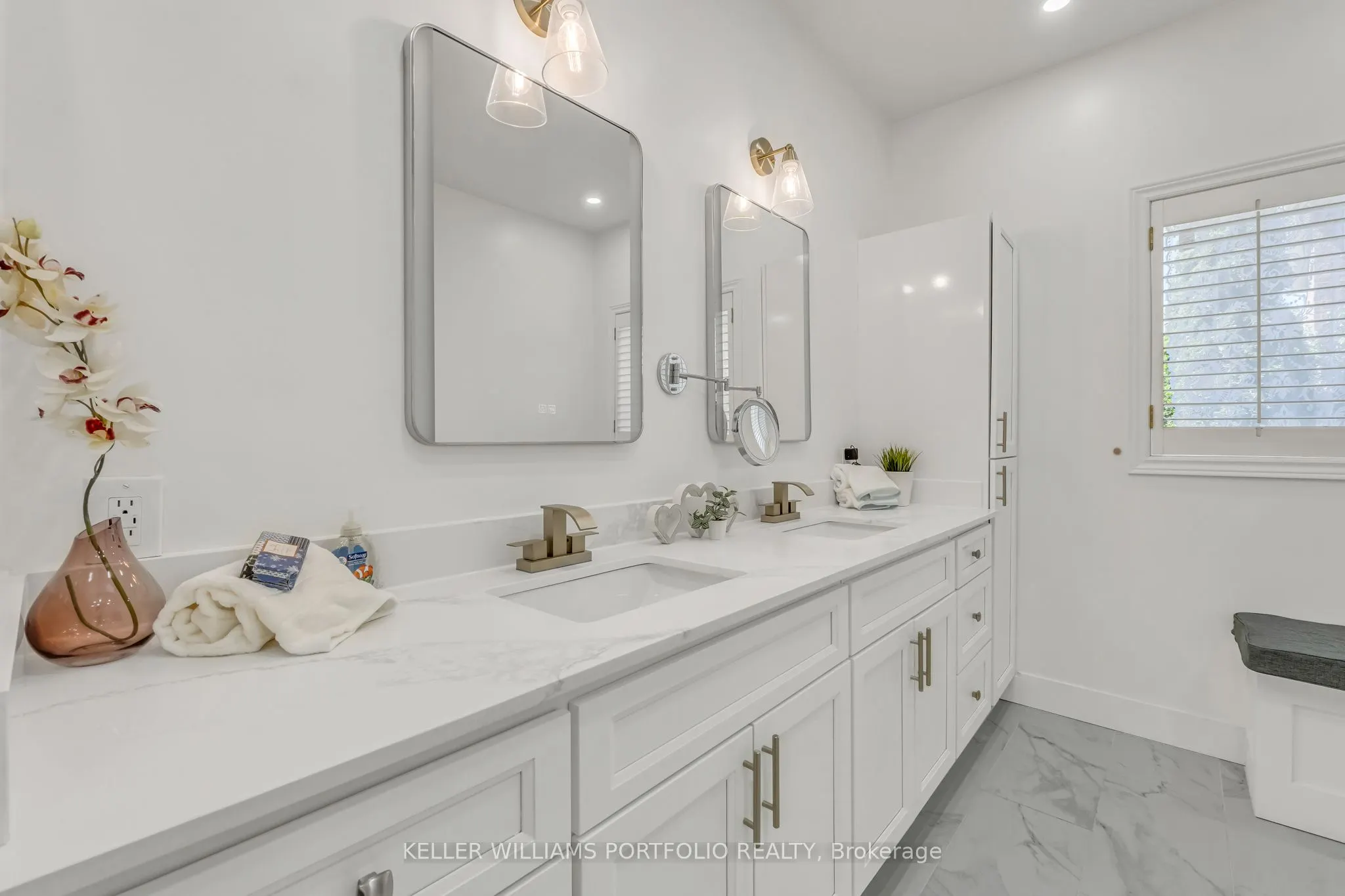 8 Vista View Court