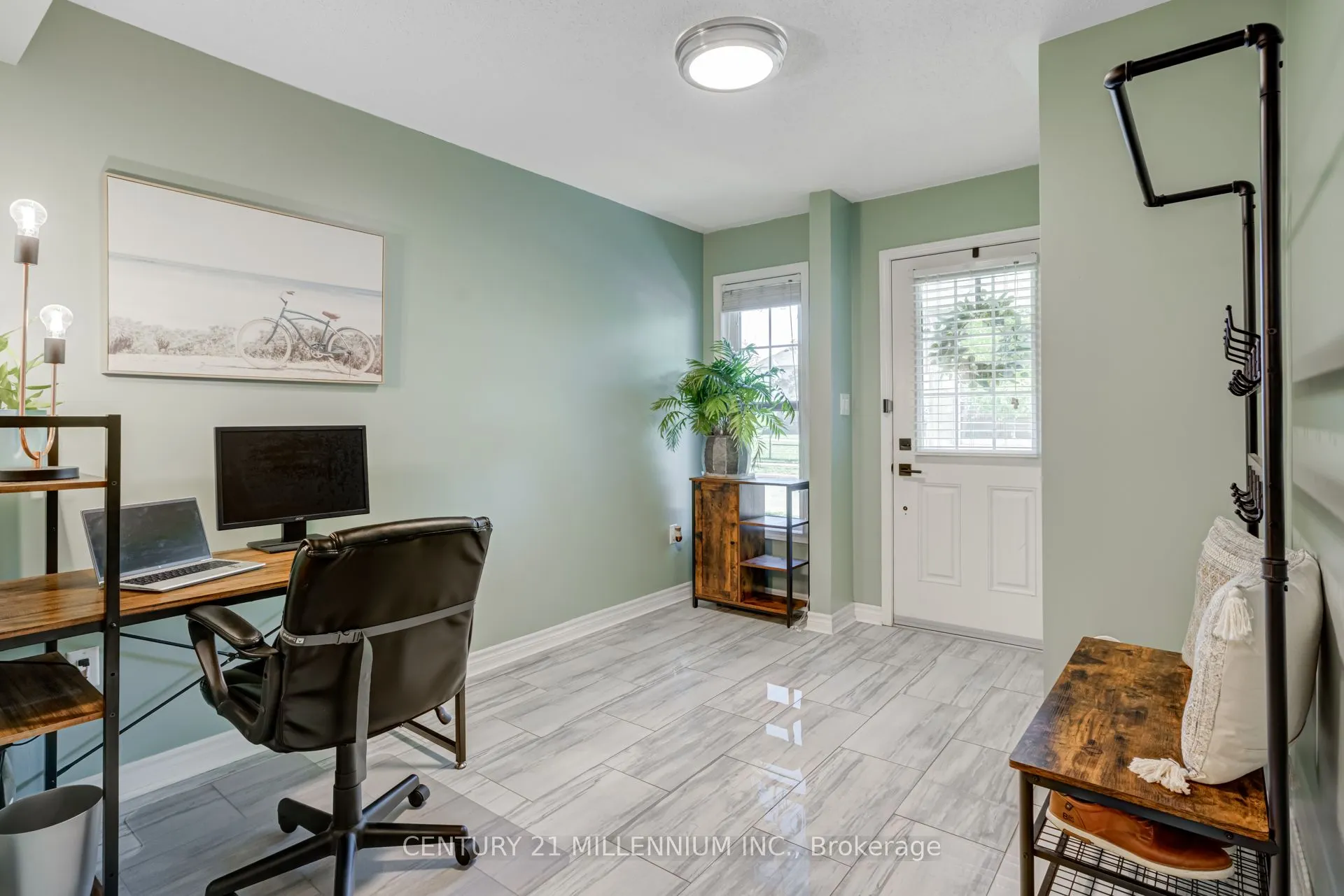 914 Ambroise Crescent