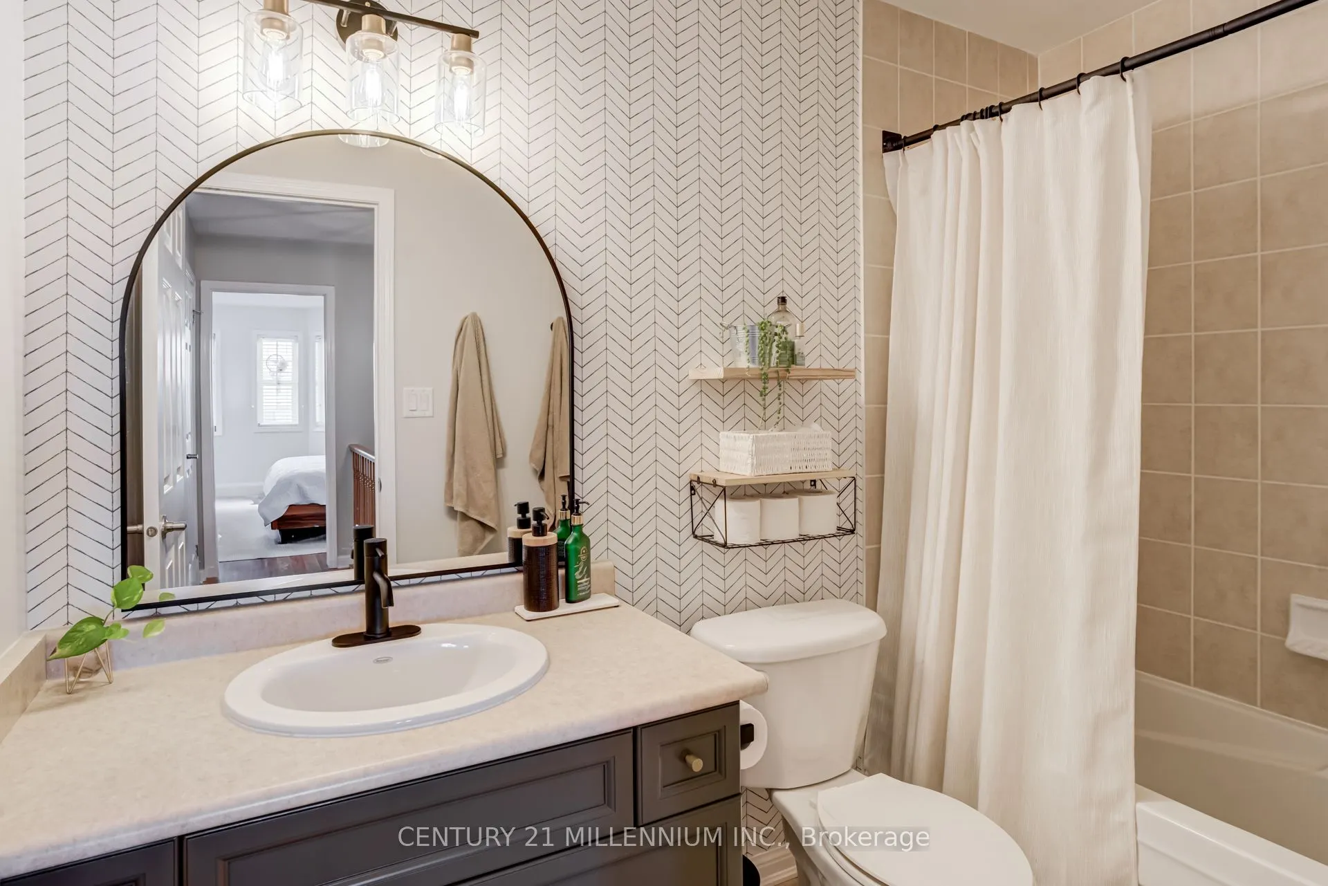 914 Ambroise Crescent