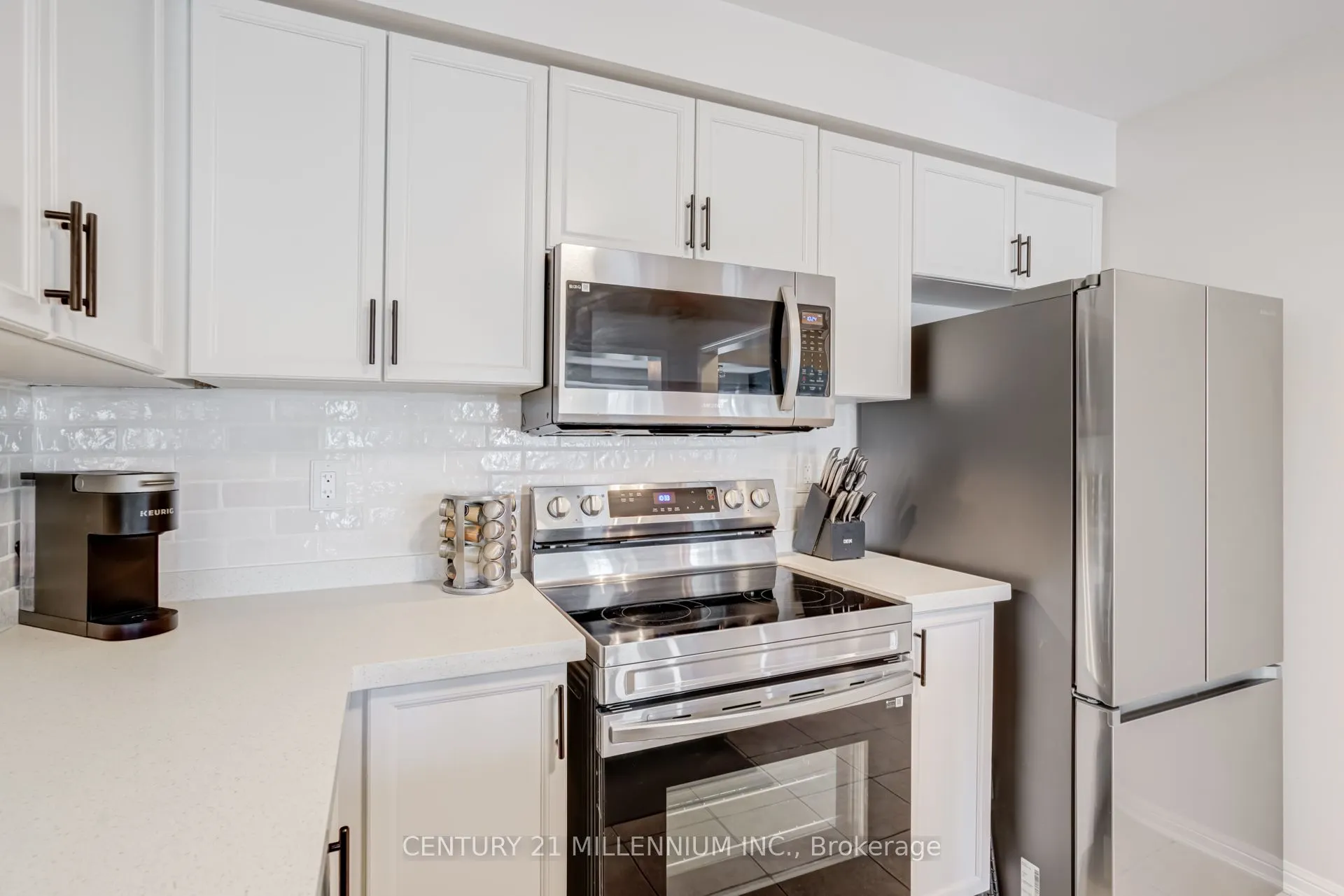 914 Ambroise Crescent