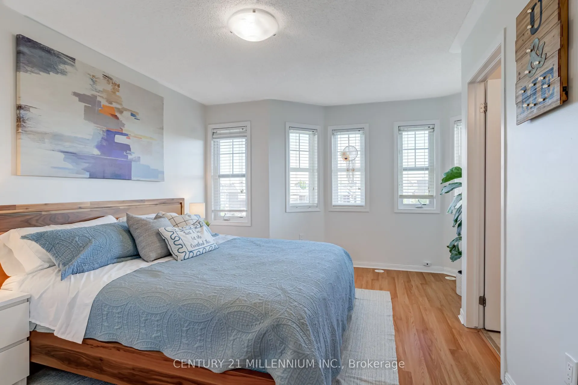 914 Ambroise Crescent