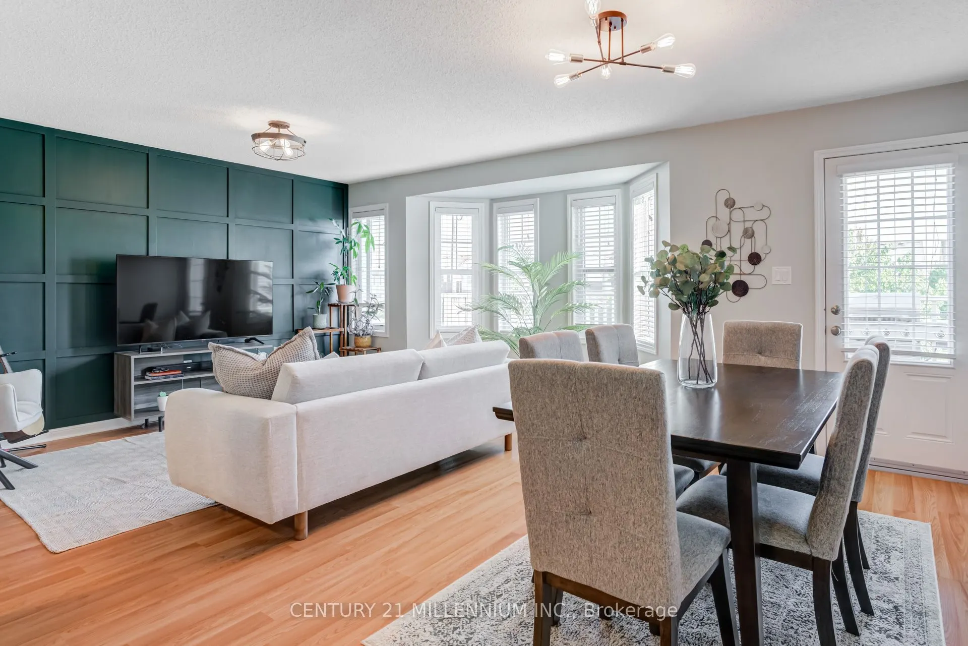 914 Ambroise Crescent