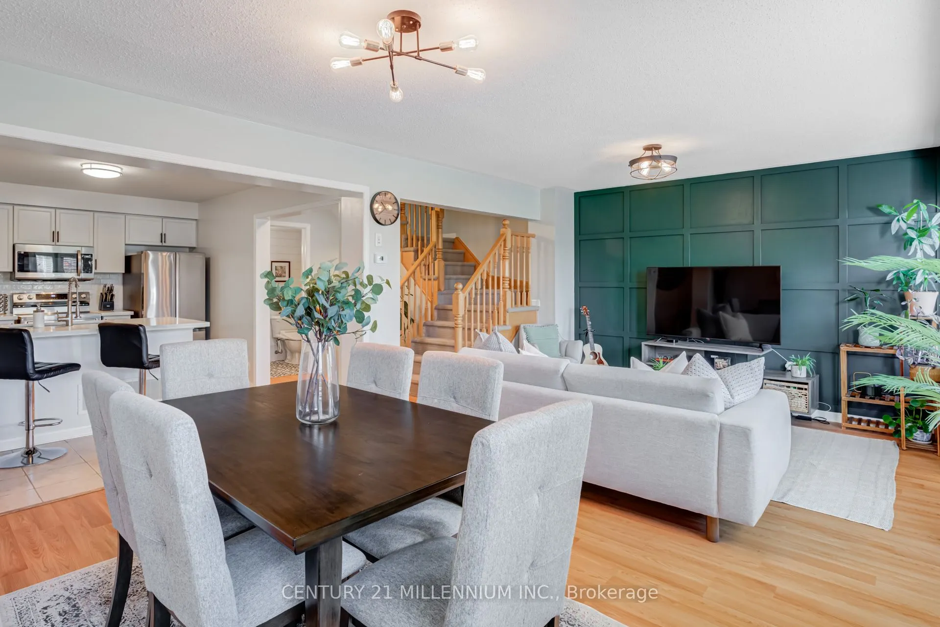 914 Ambroise Crescent