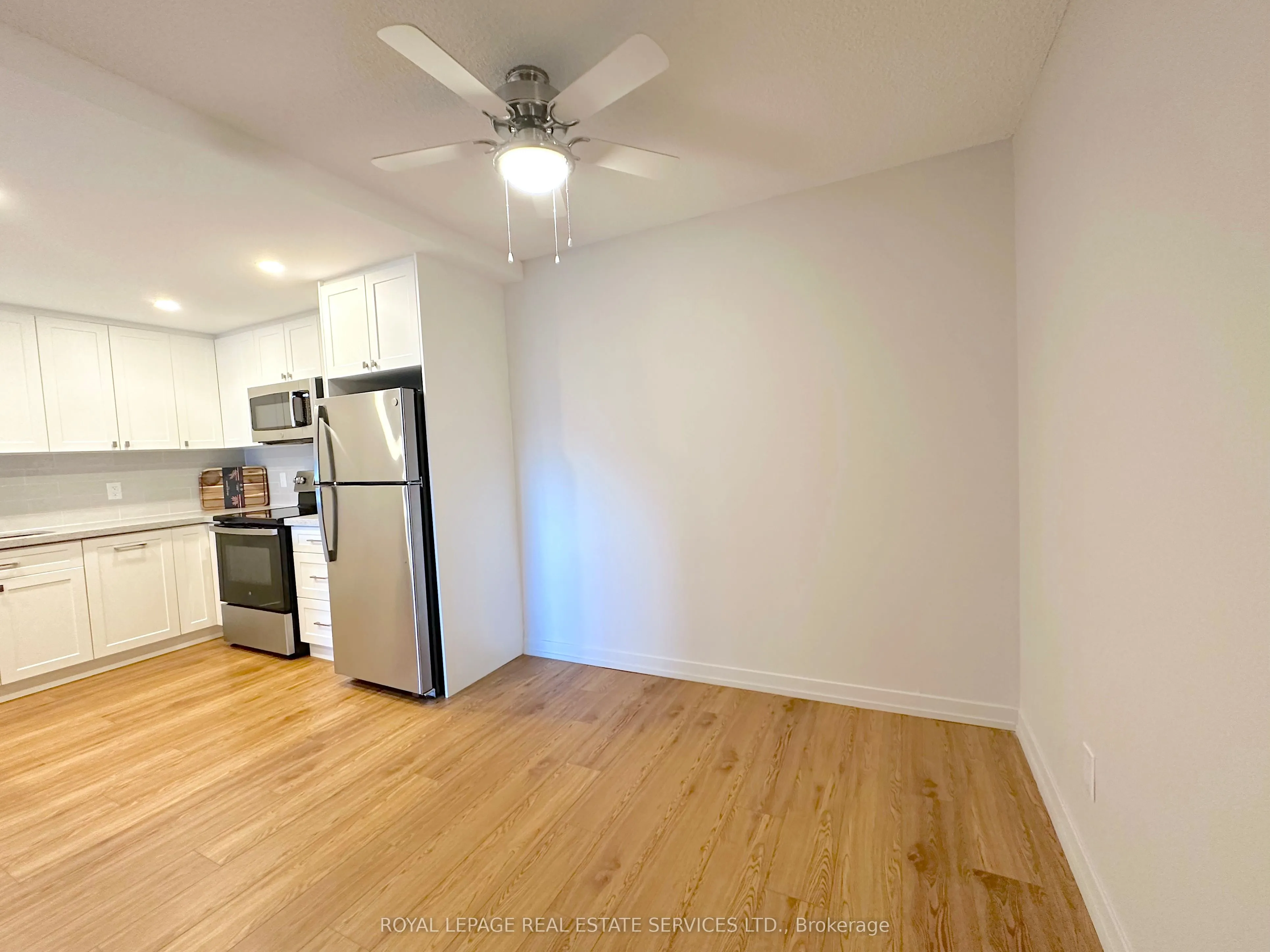 165 La Rose Avenue, #811