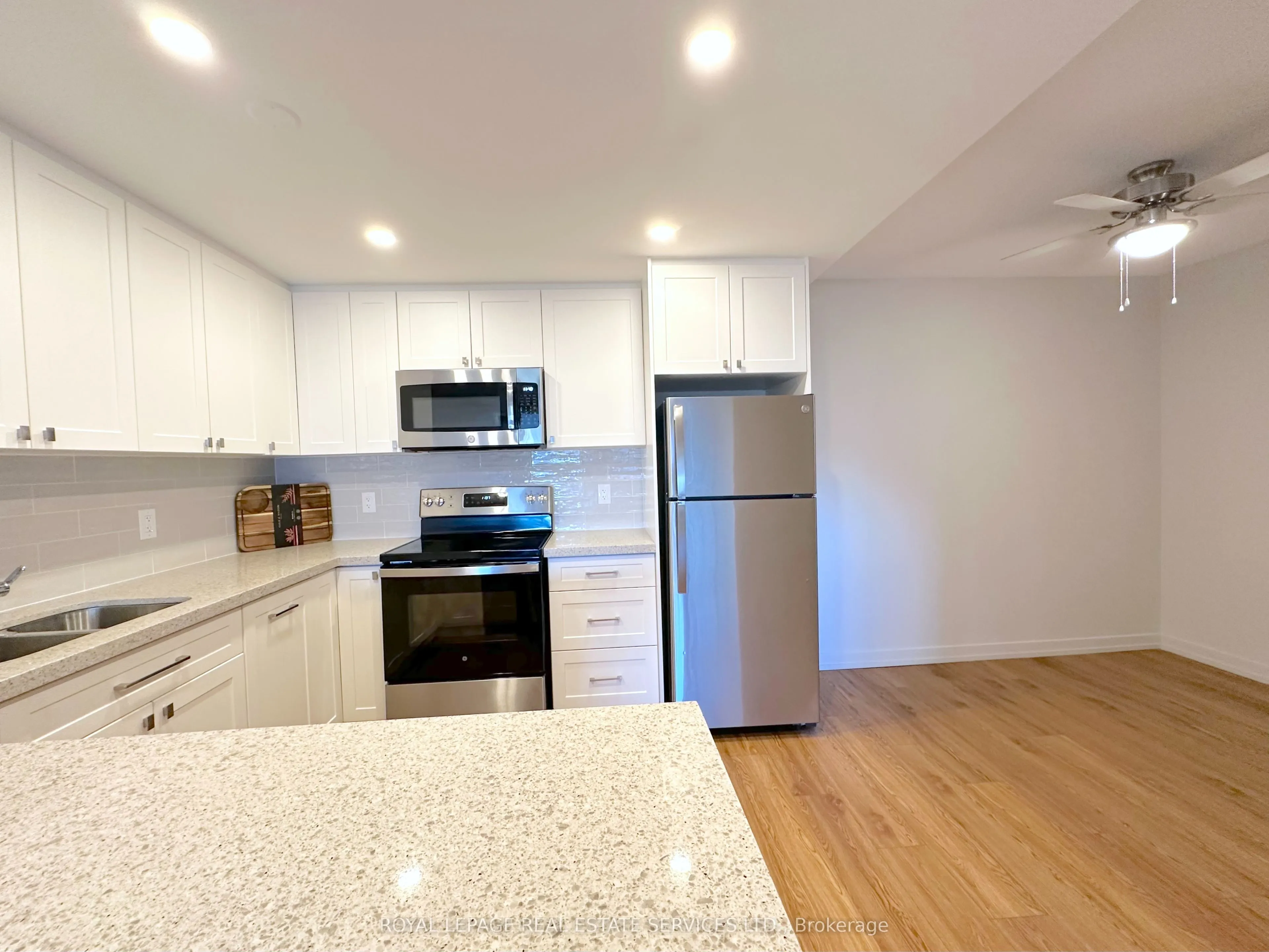 165 La Rose Avenue, #811
