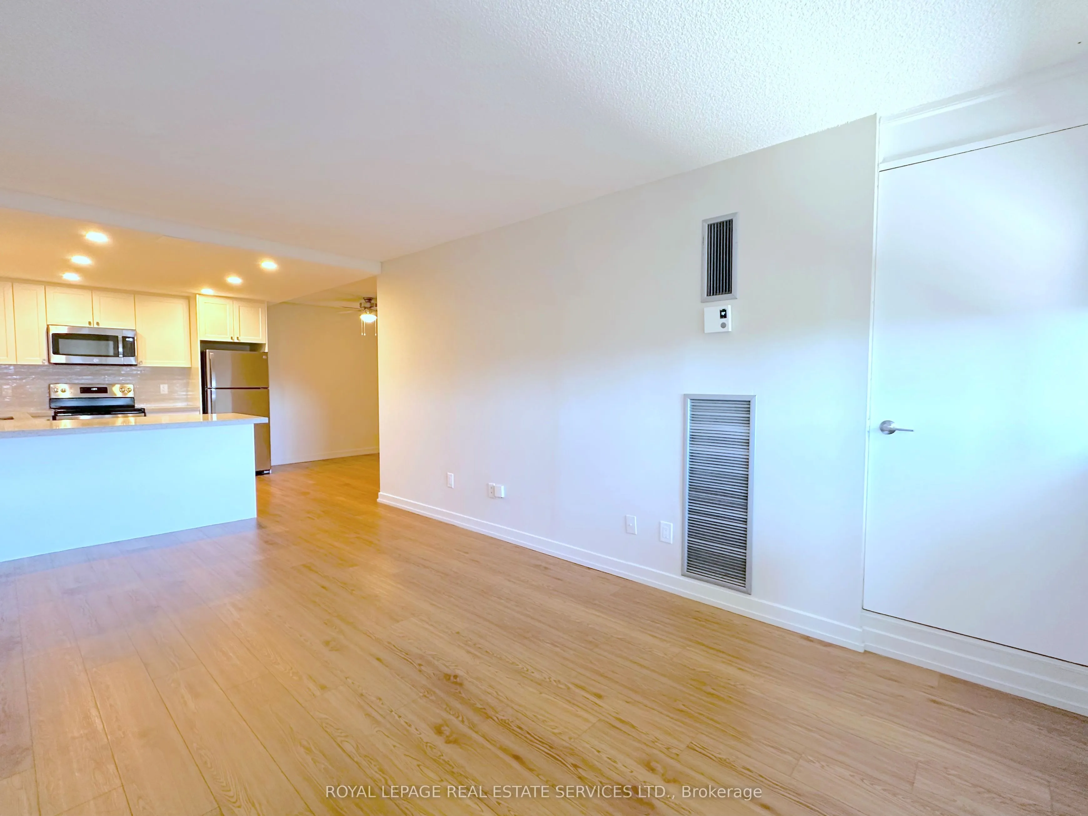 165 La Rose Avenue, #811