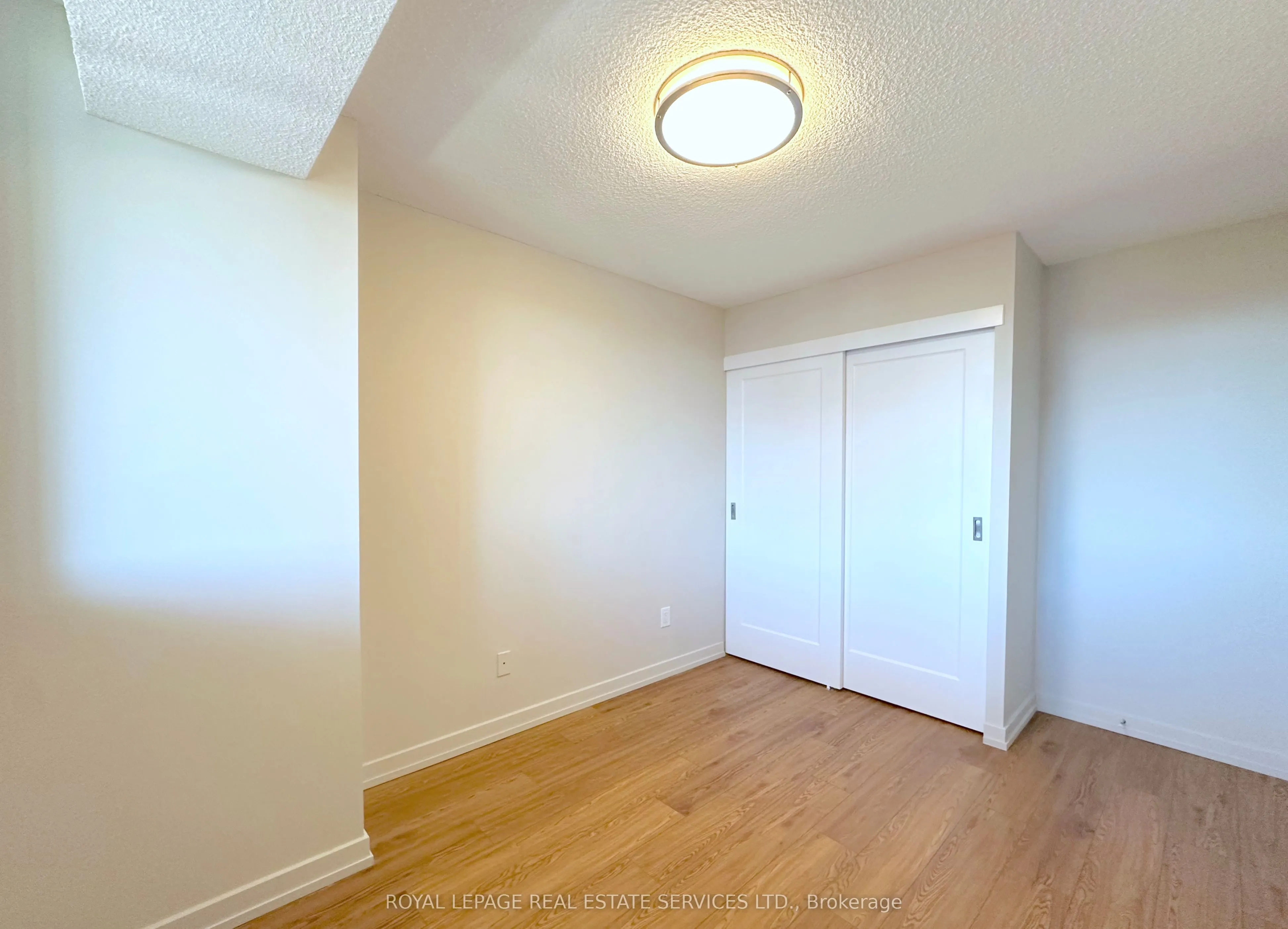 165 La Rose Avenue, #811