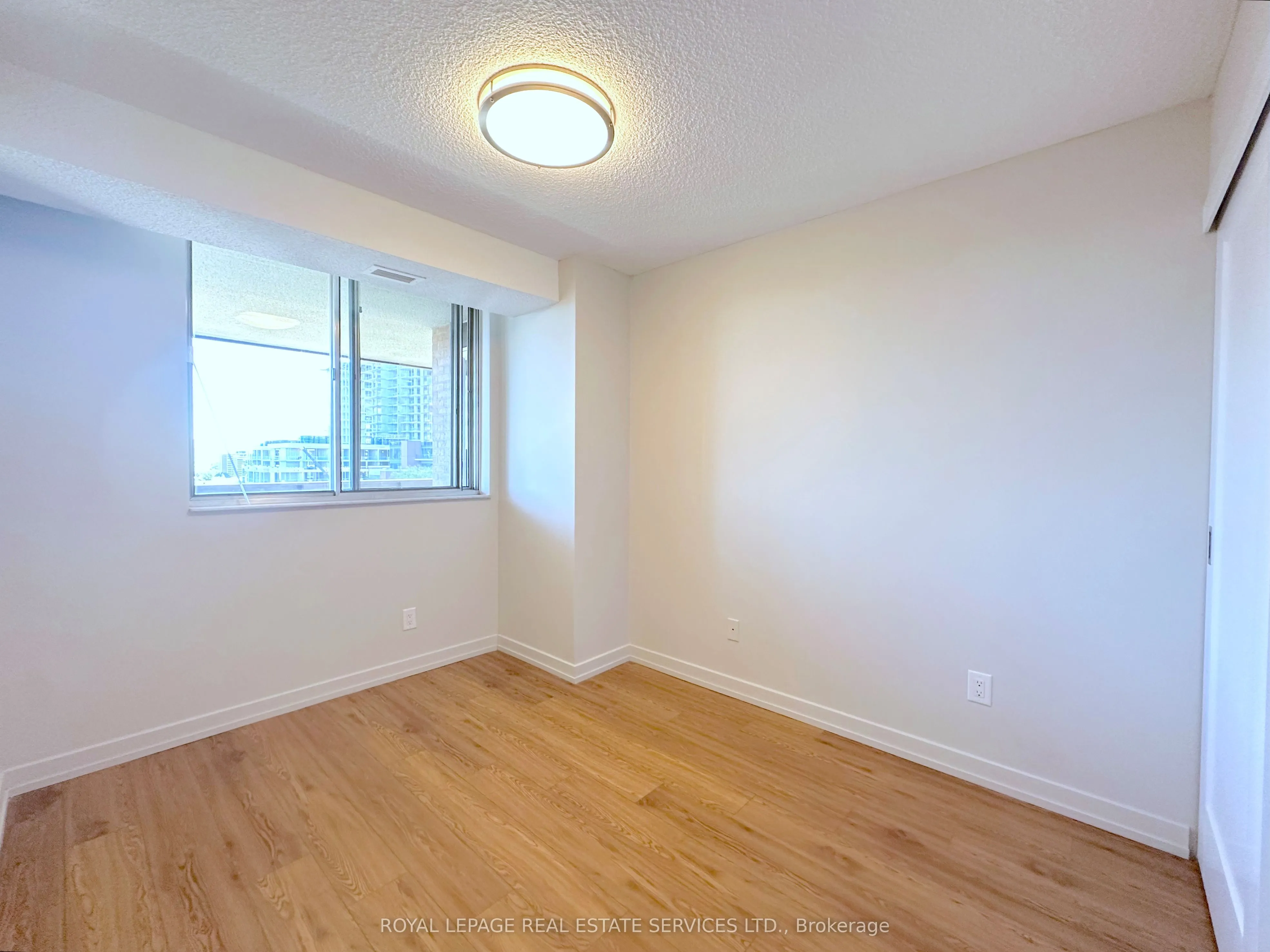 165 La Rose Avenue, #811