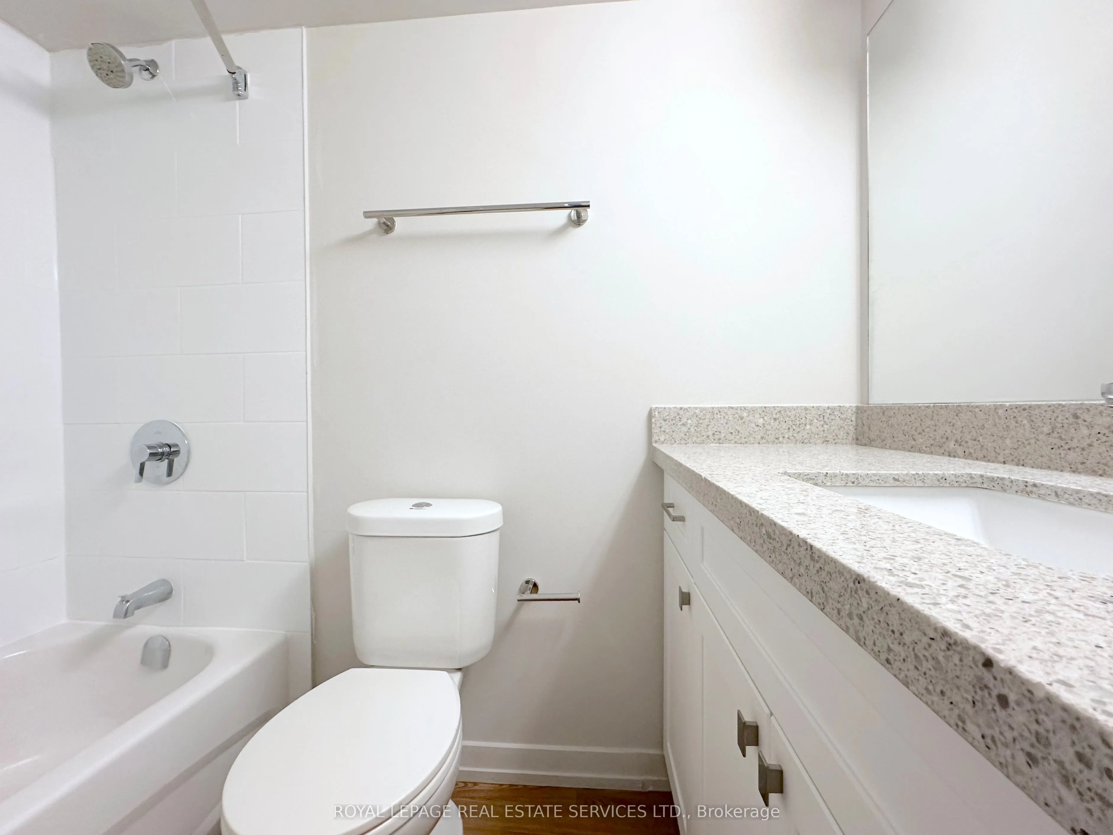 165 La Rose Avenue, #811