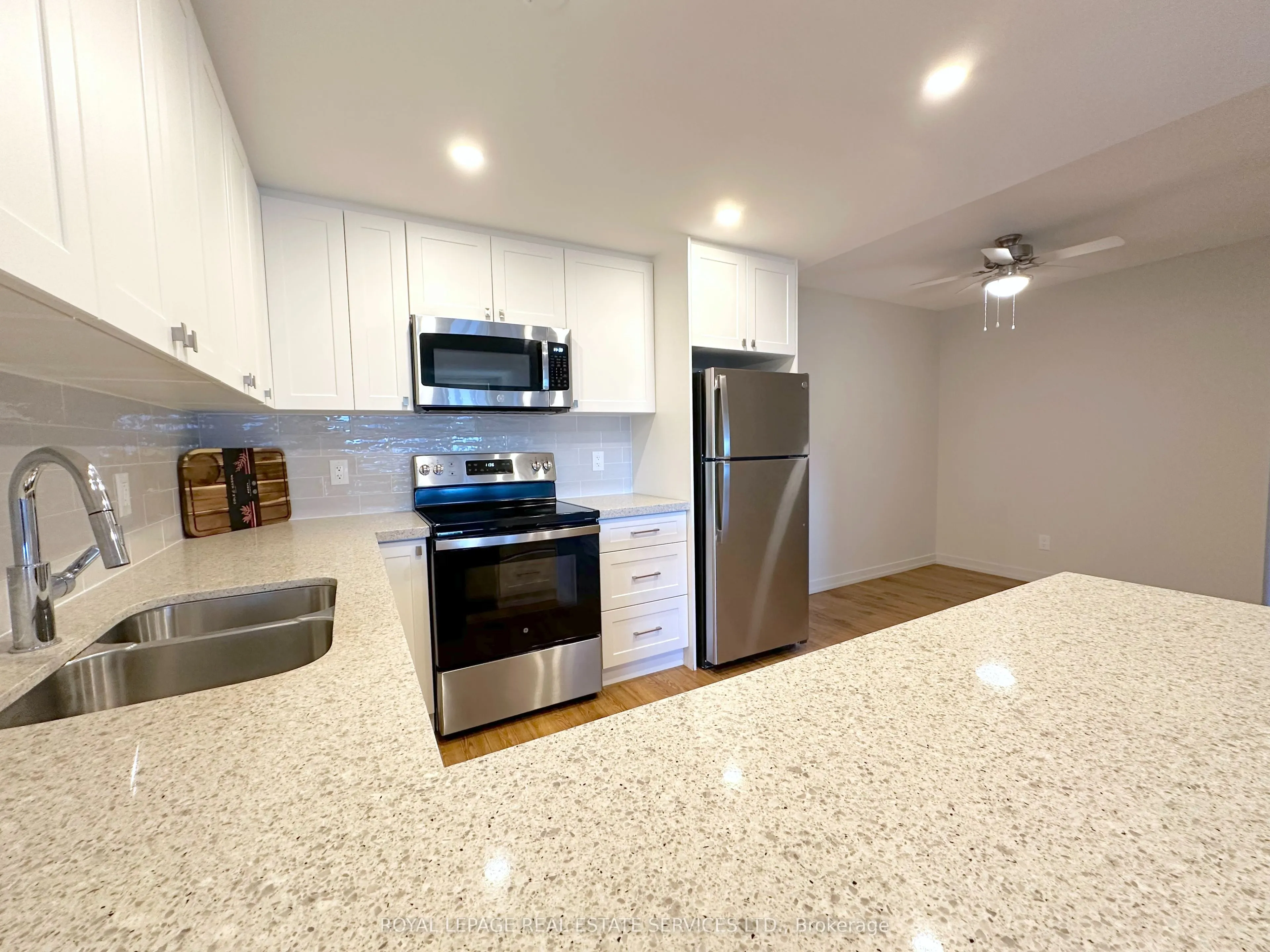 165 La Rose Avenue, #811