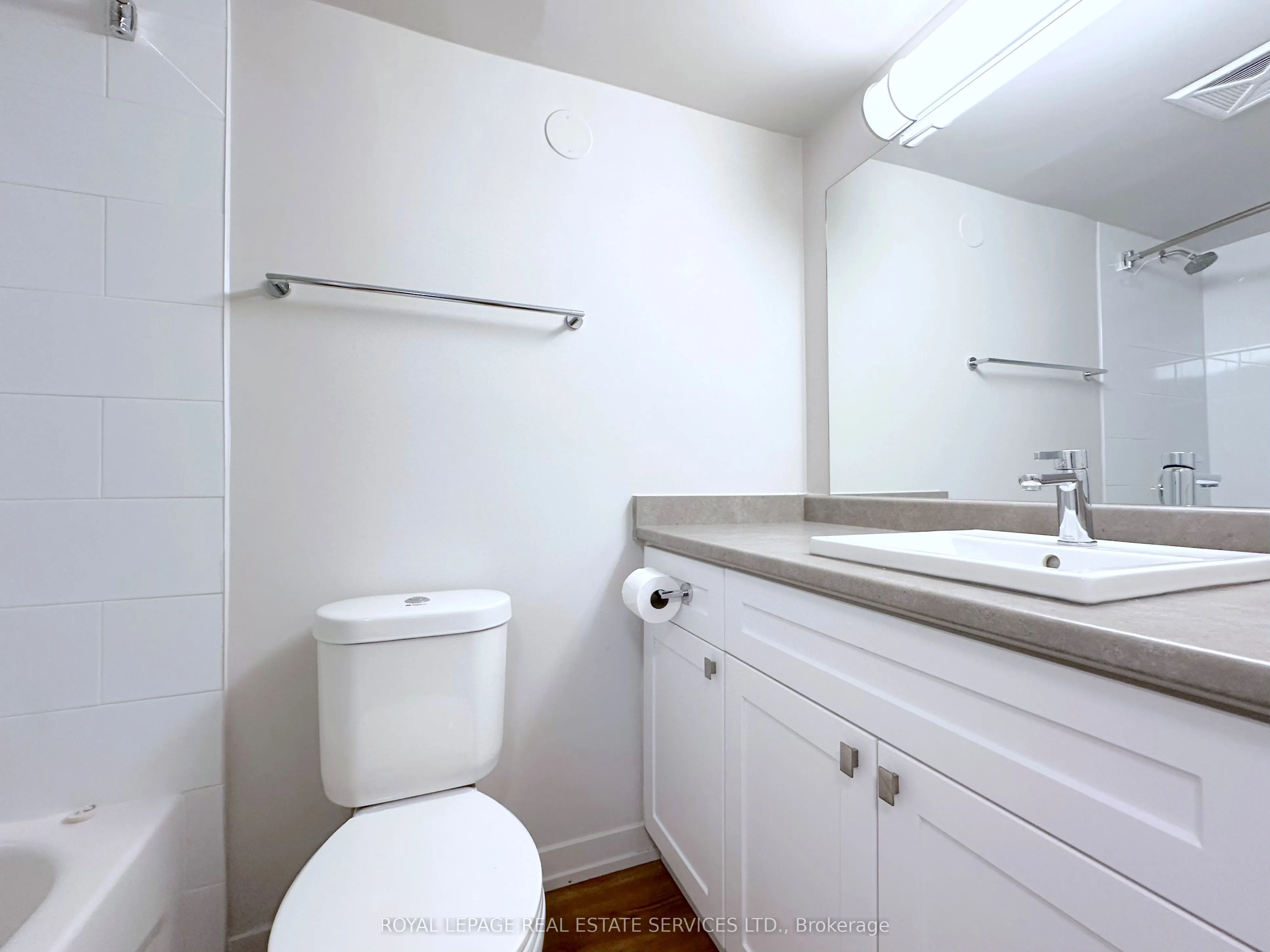 165 La Rose Avenue, #205
