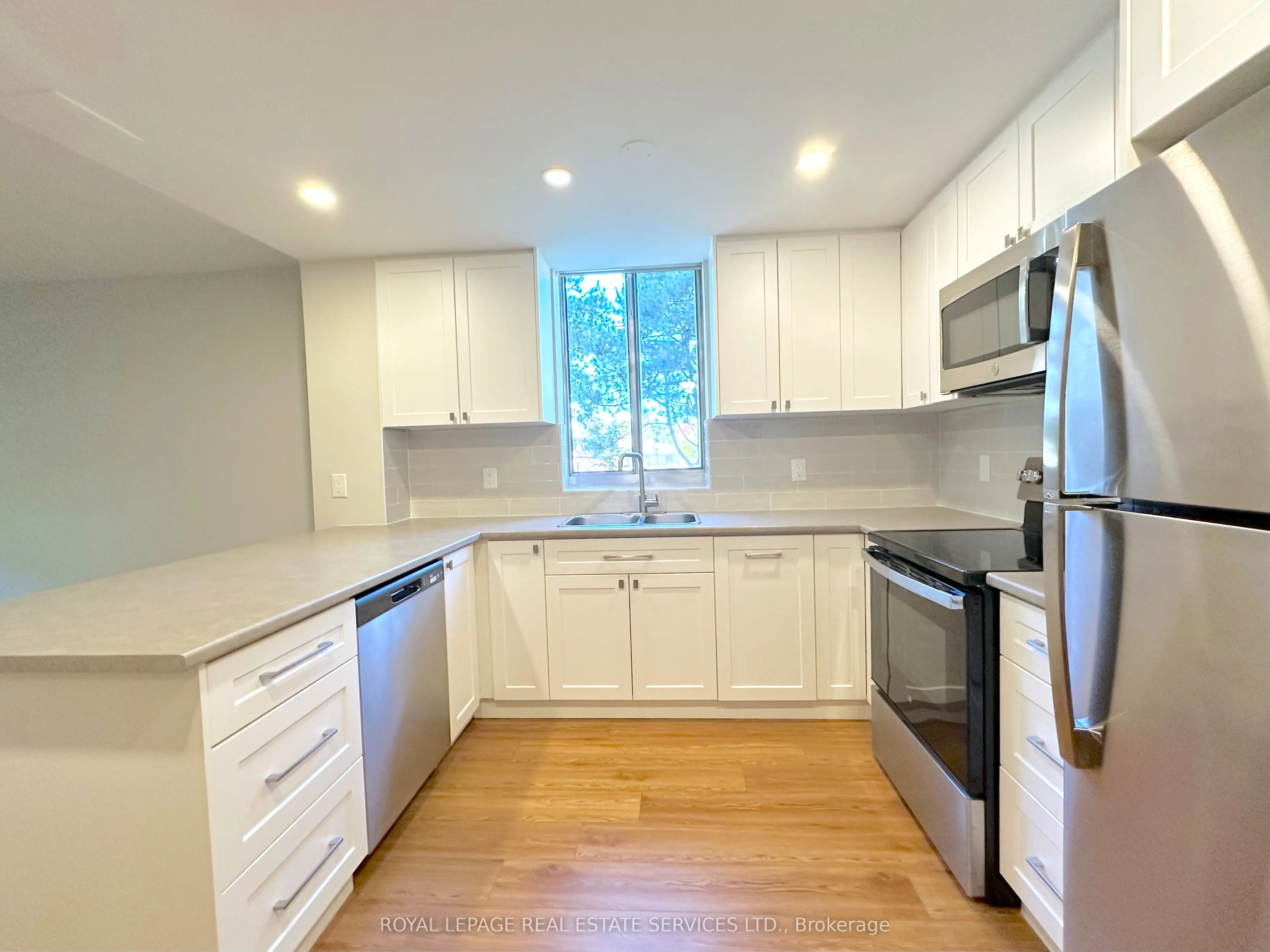 165 La Rose Avenue, #205