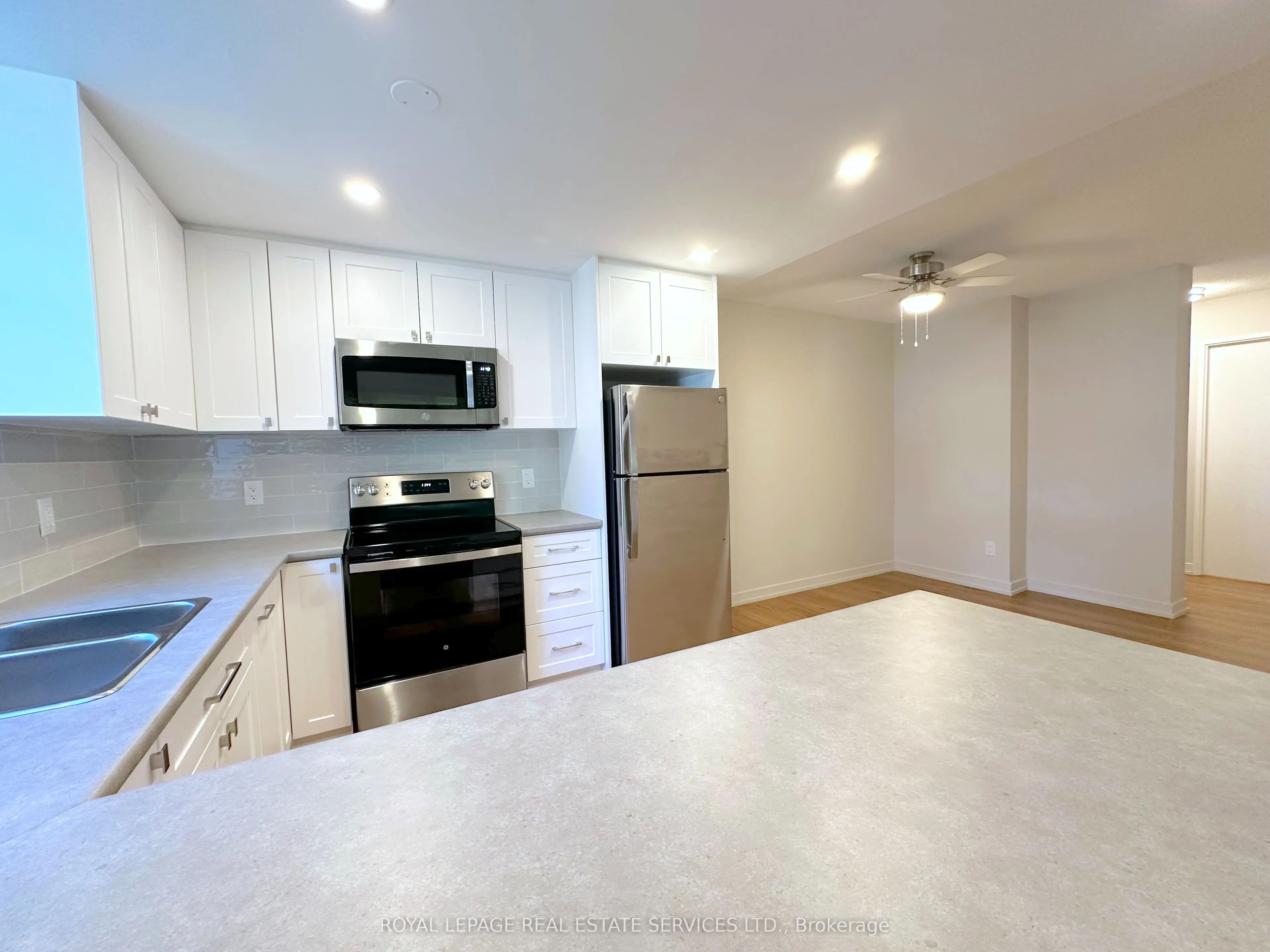 165 La Rose Avenue, #205