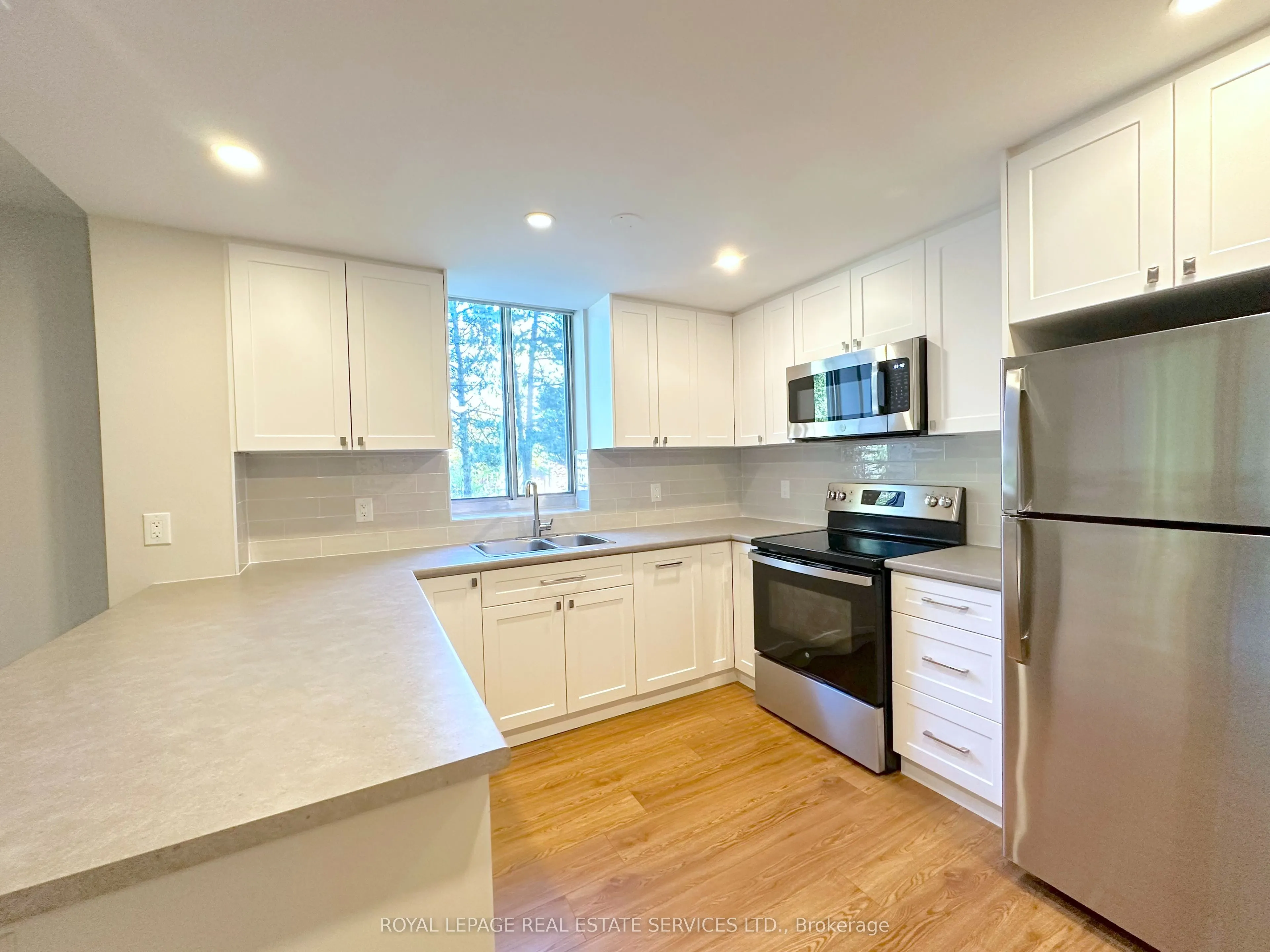 165 La Rose Avenue, #205