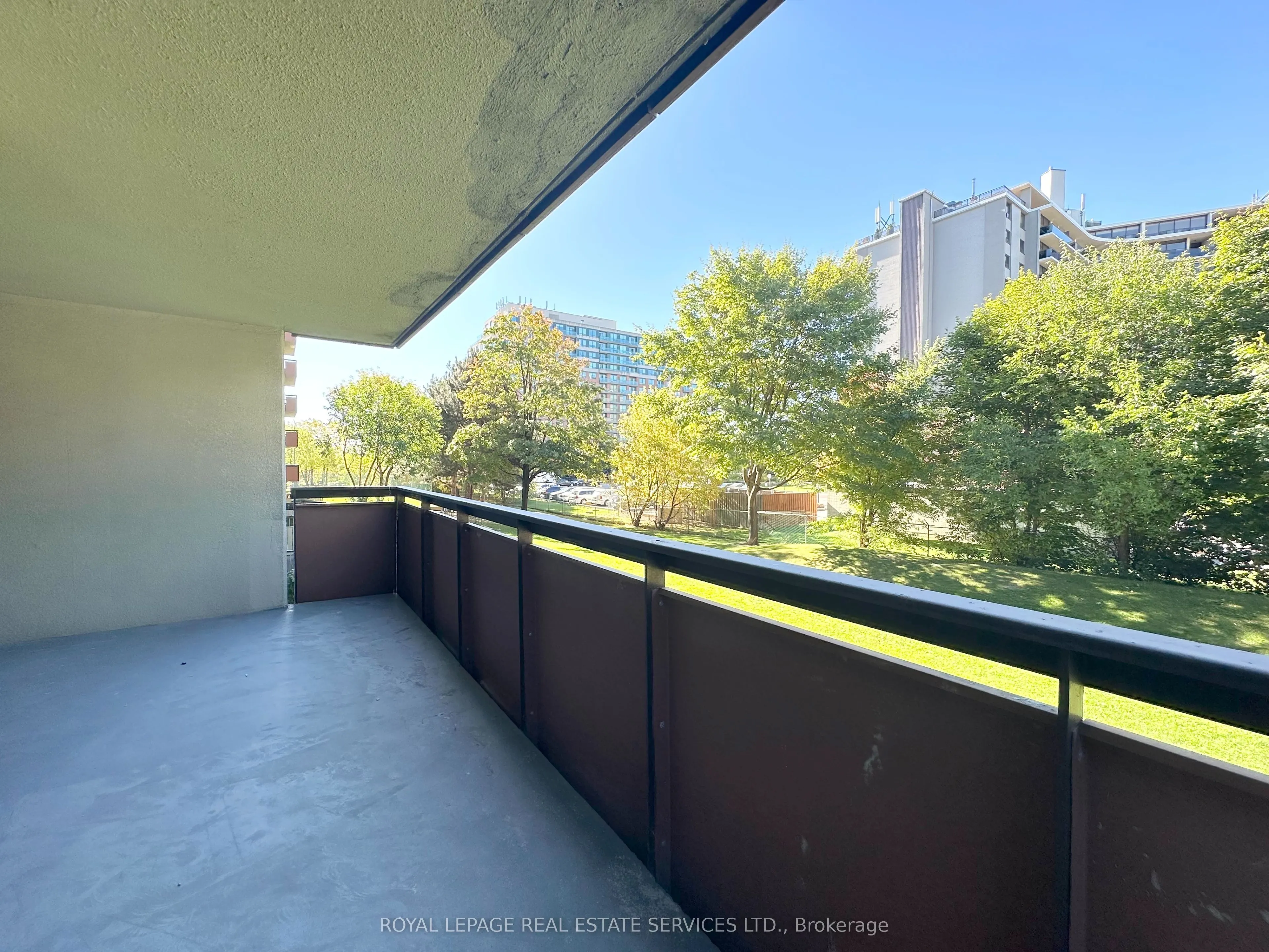 165 La Rose Avenue, #205