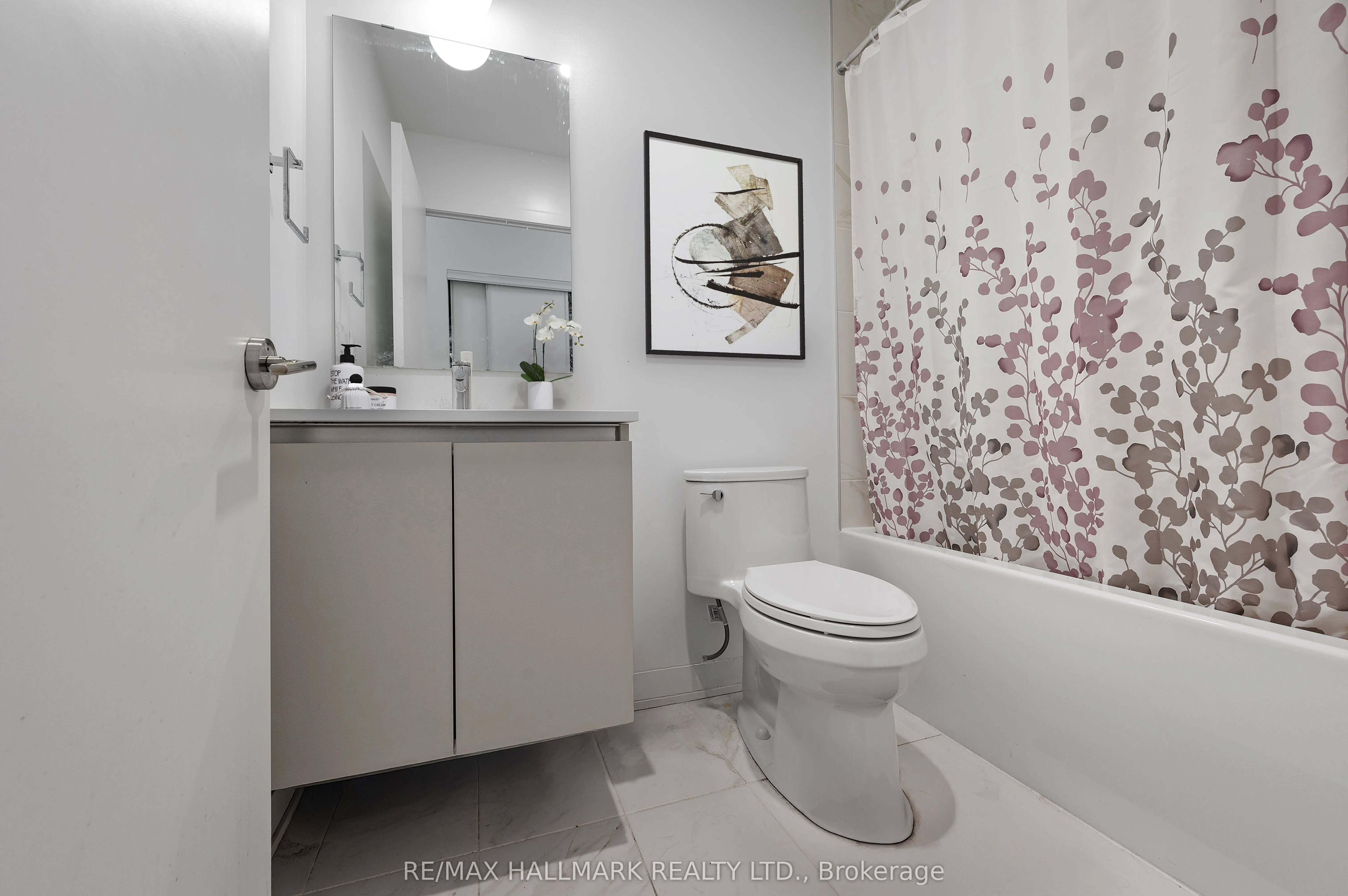 405 dundas Street W, #239