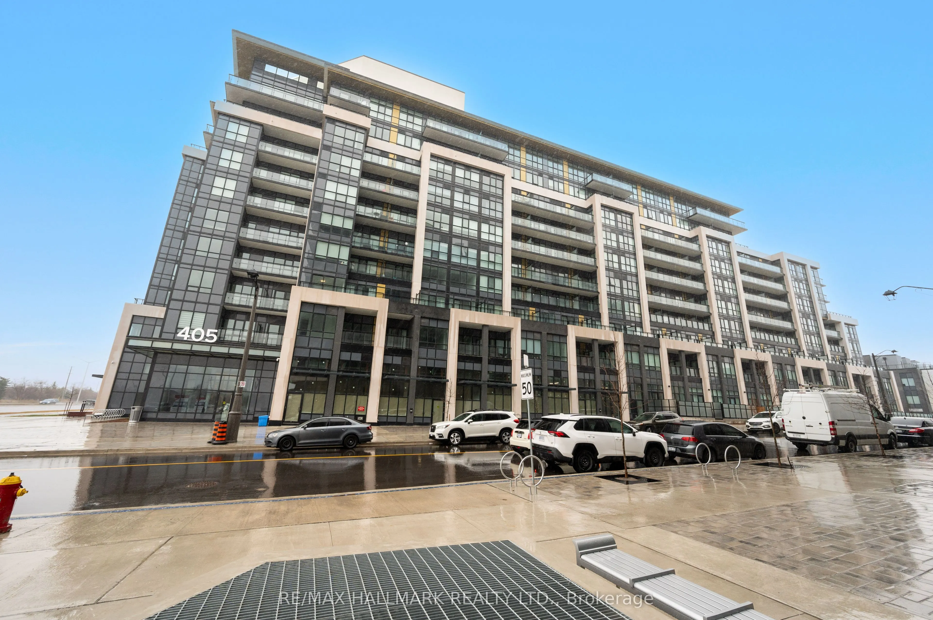 405 dundas Street W, #239