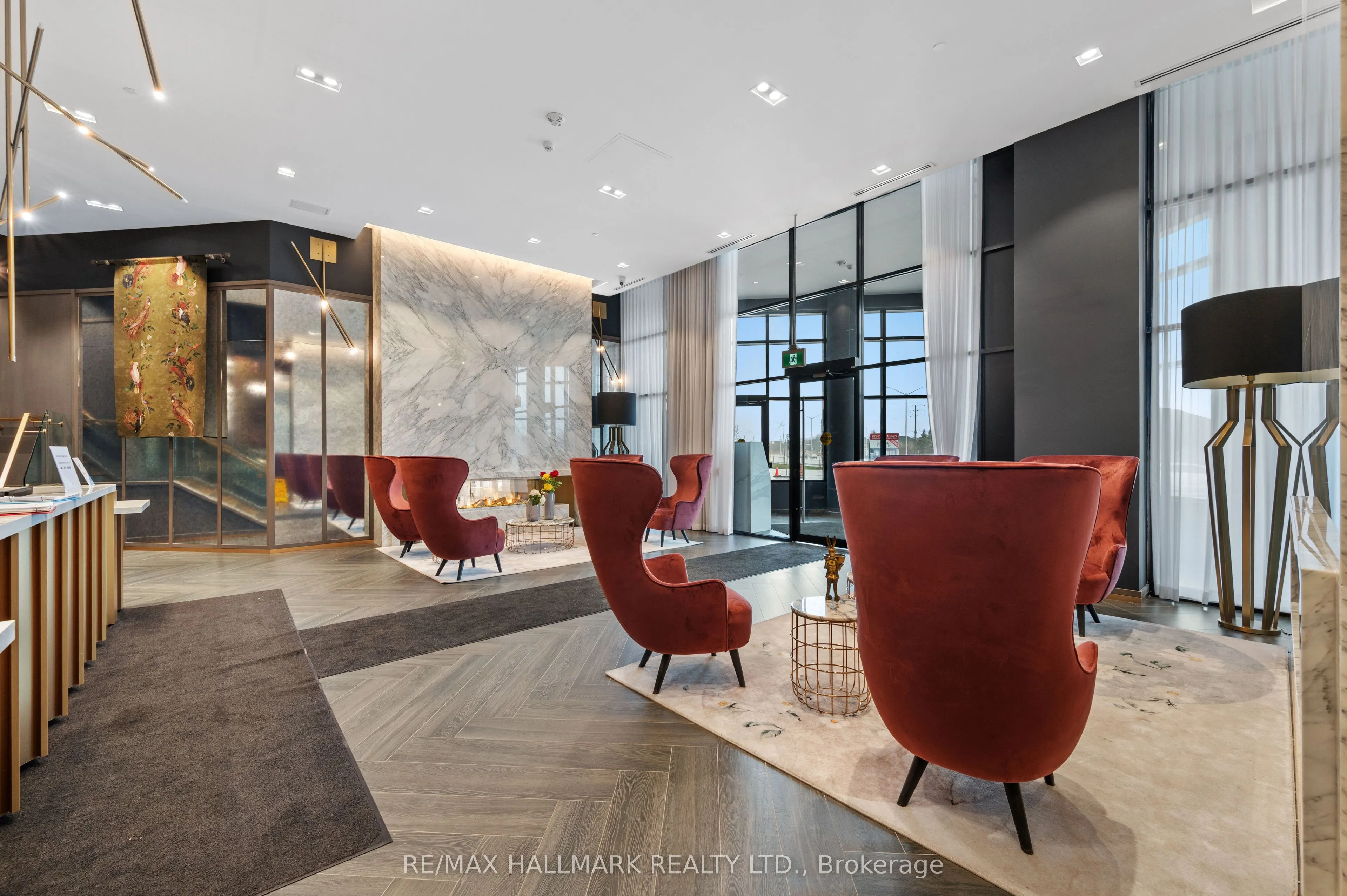 405 dundas Street W, #239