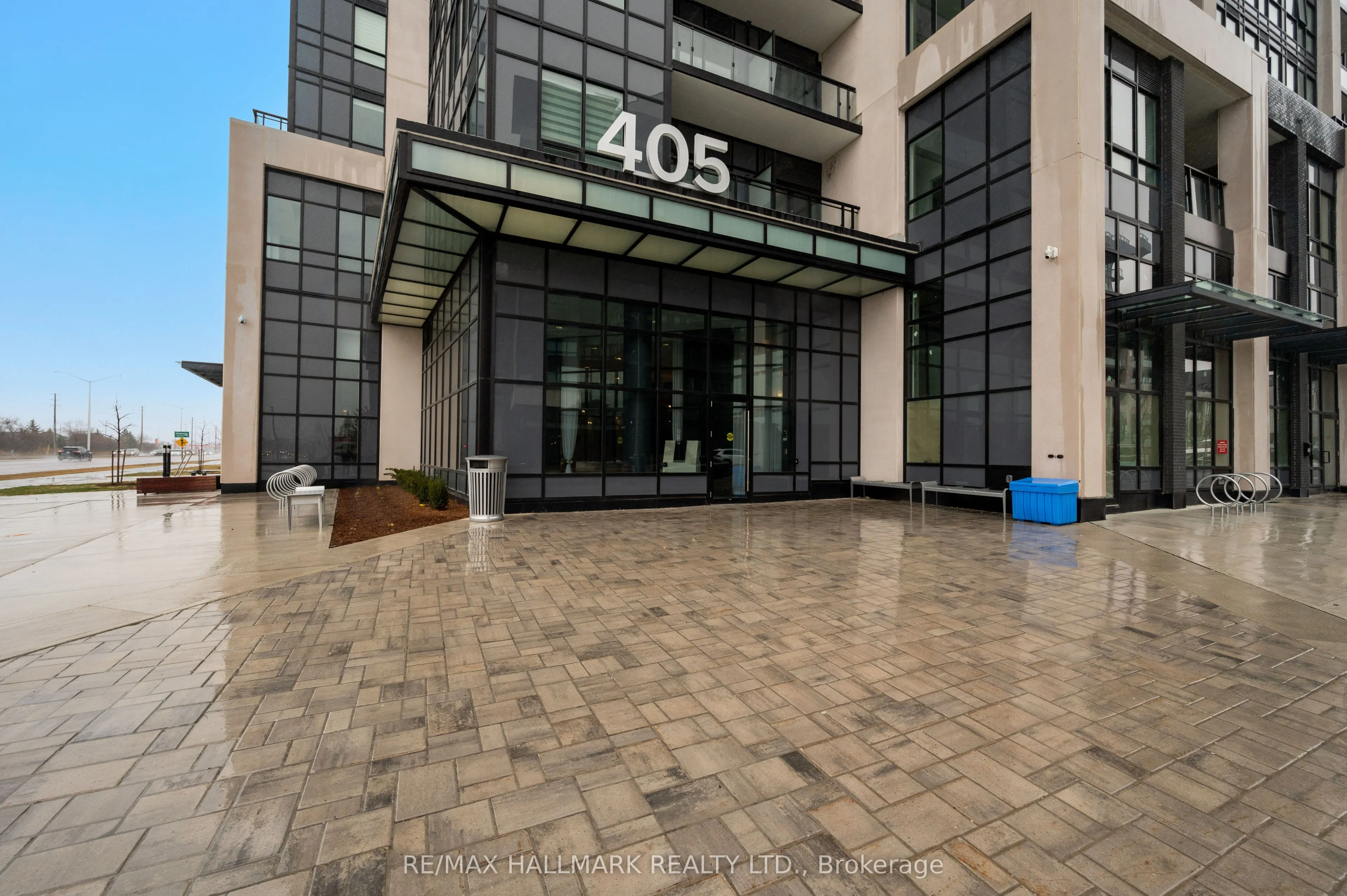 405 dundas Street W, #239