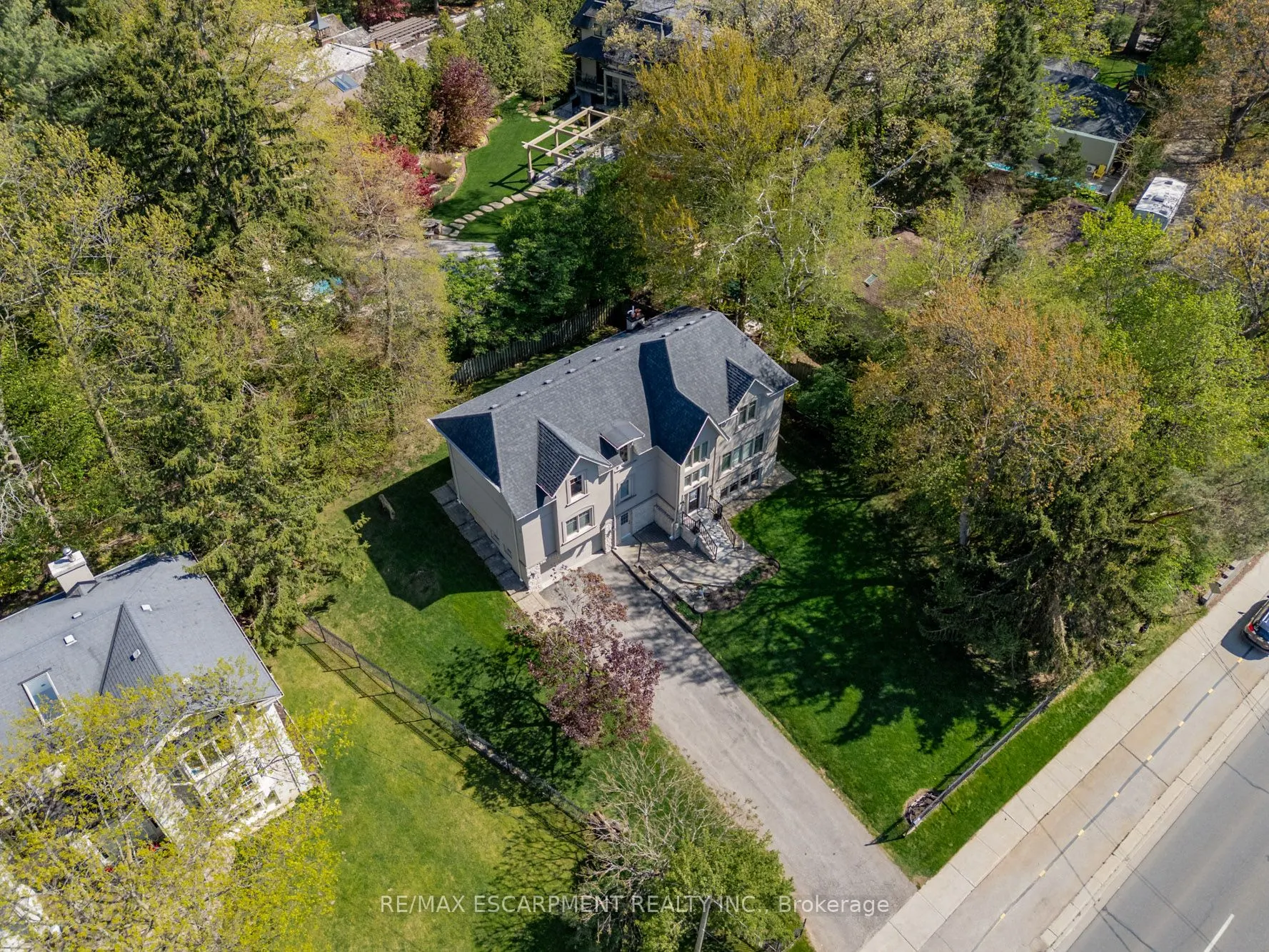 1034 Lakeshore Road W