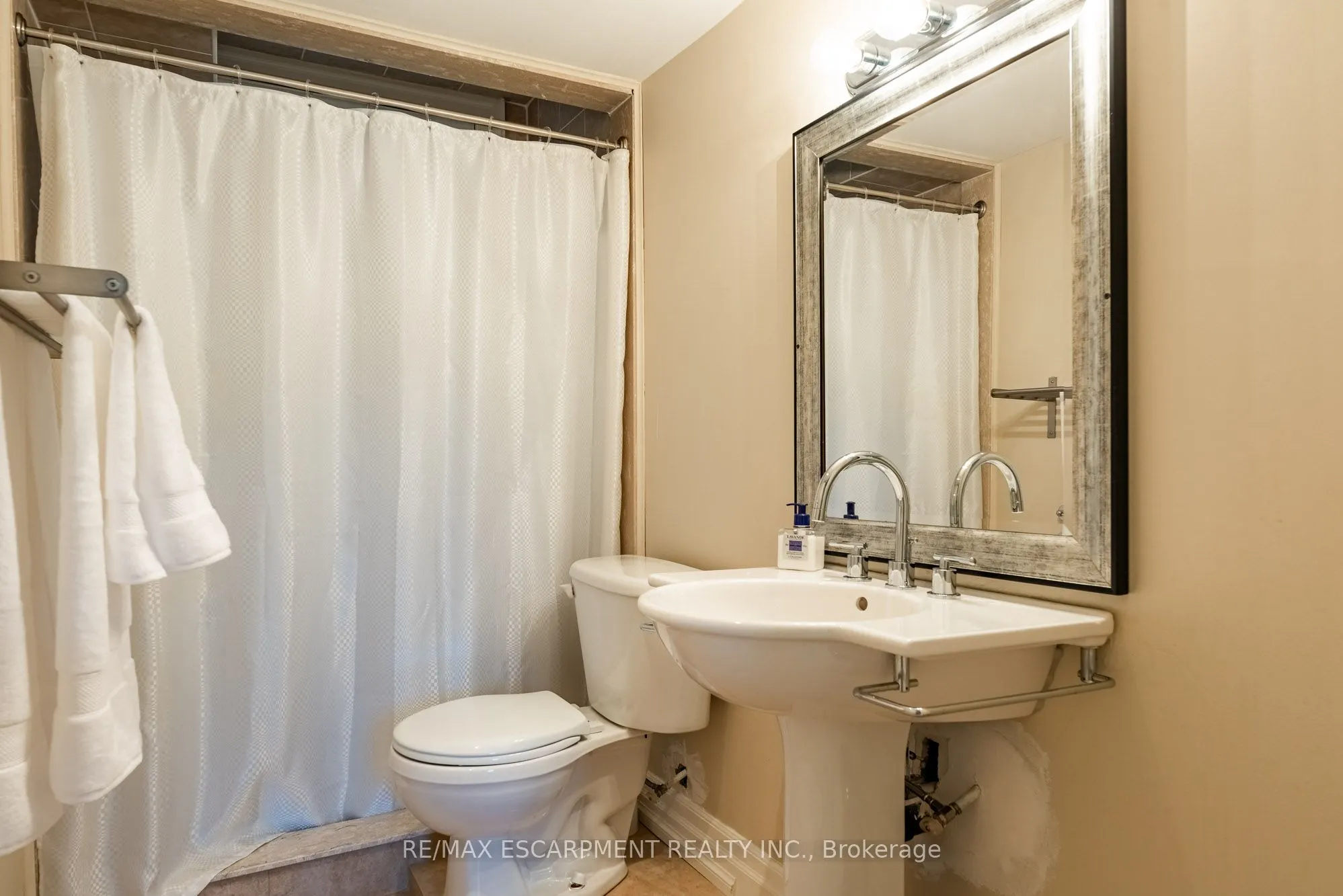1034 Lakeshore Road W