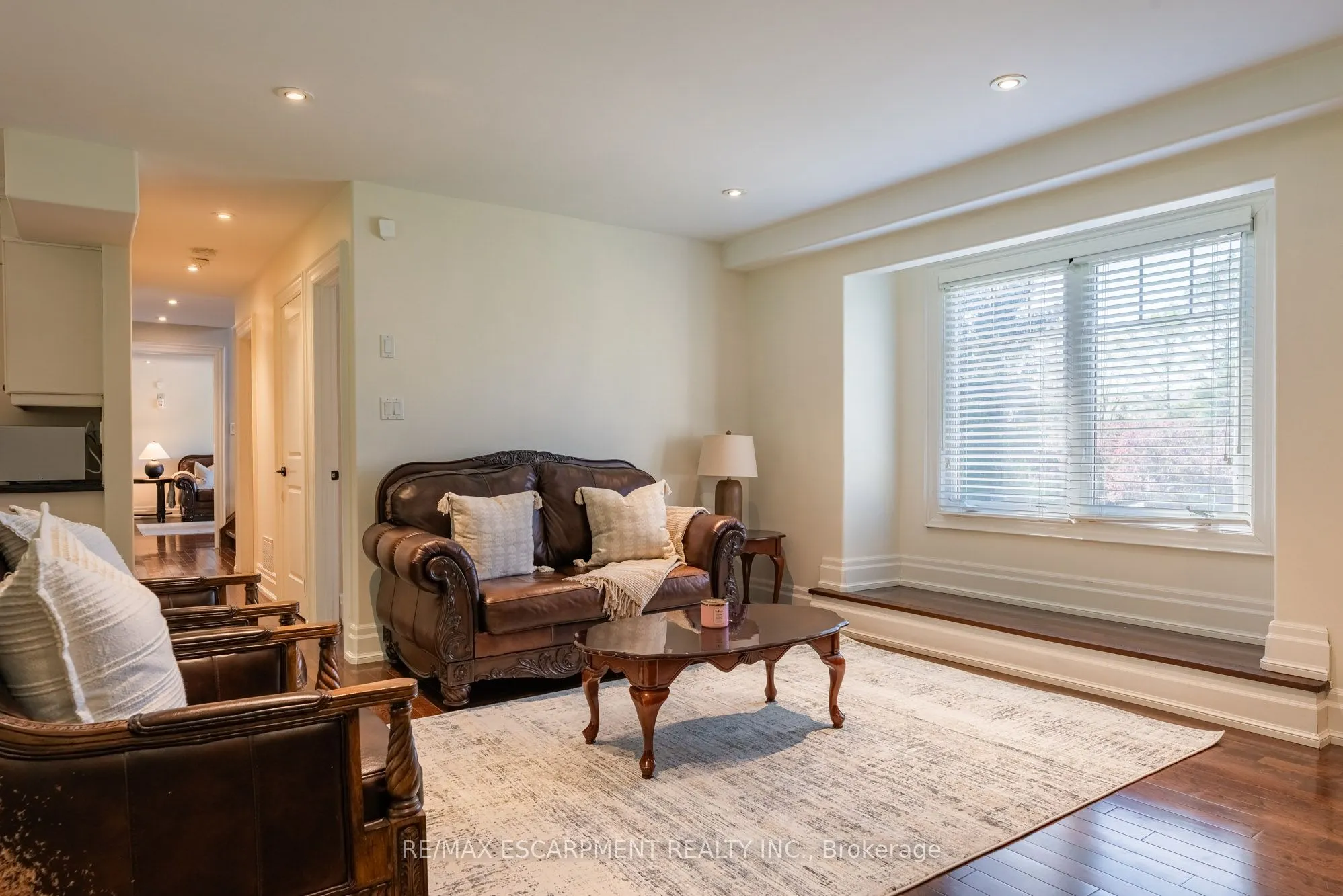 1034 Lakeshore Road W