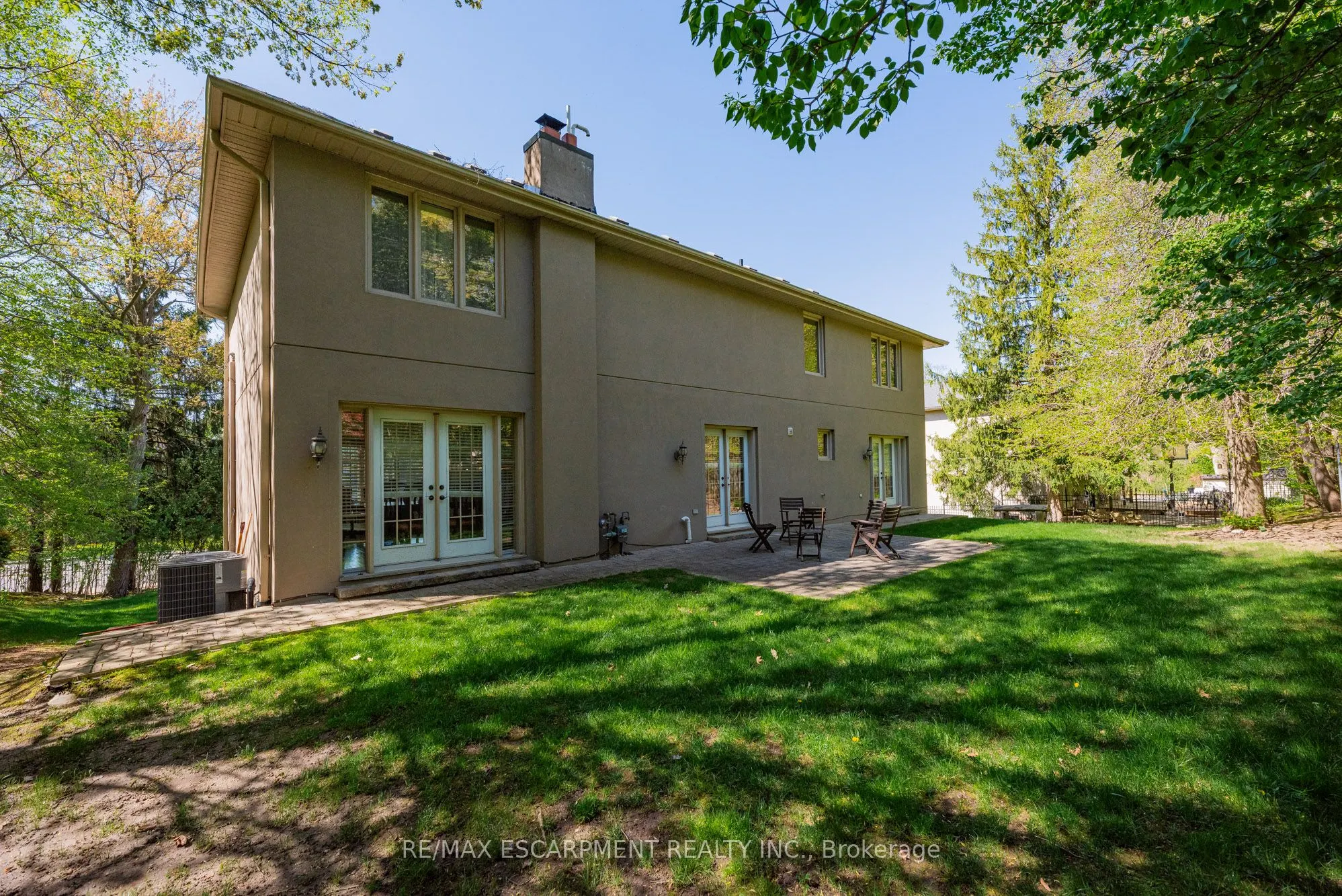 1034 Lakeshore Road W