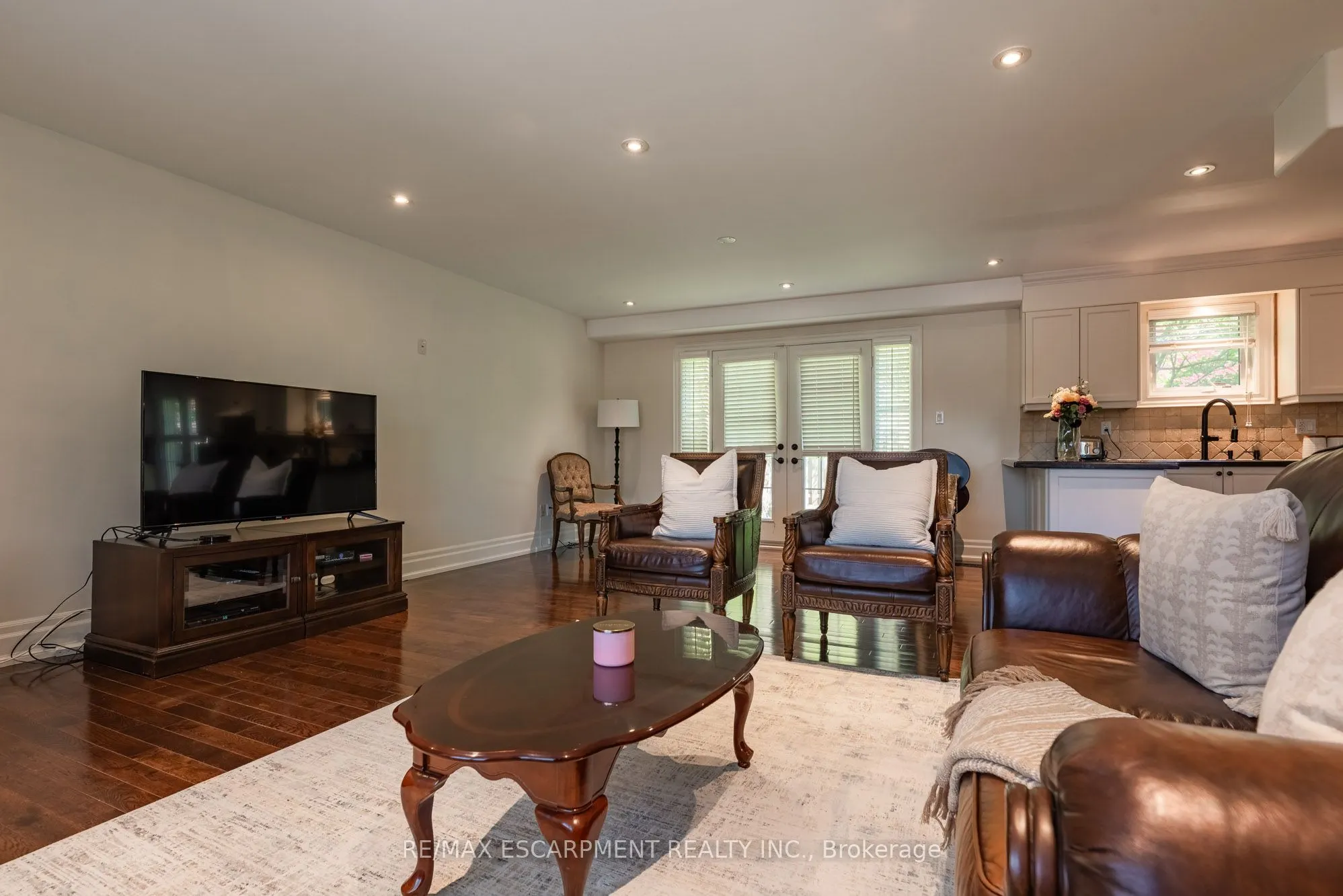 1034 Lakeshore Road W
