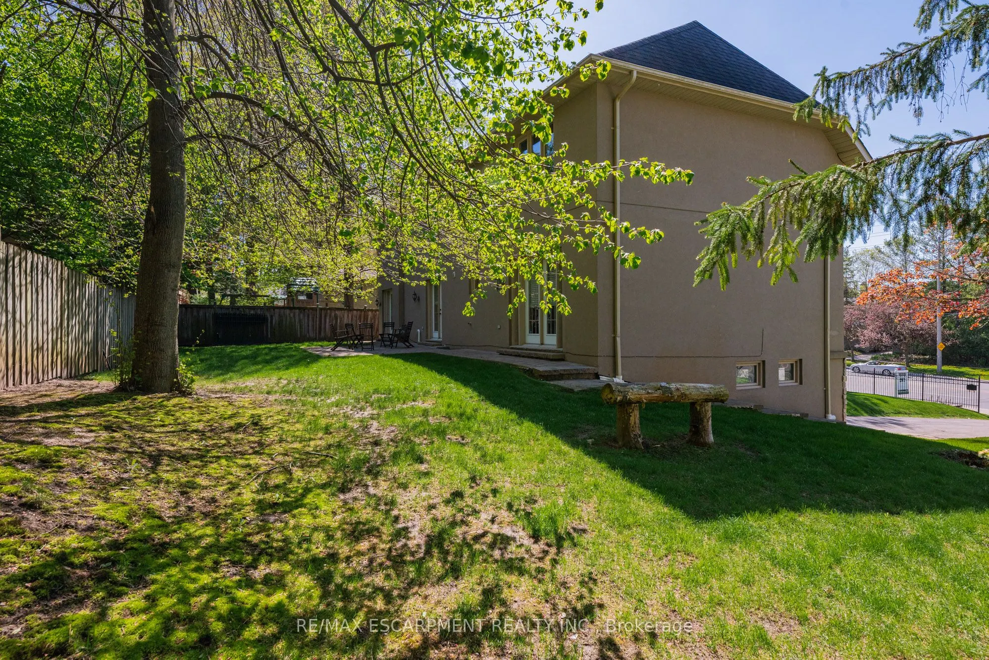 1034 Lakeshore Road W