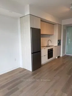 86 DUNDAS Street E, #818