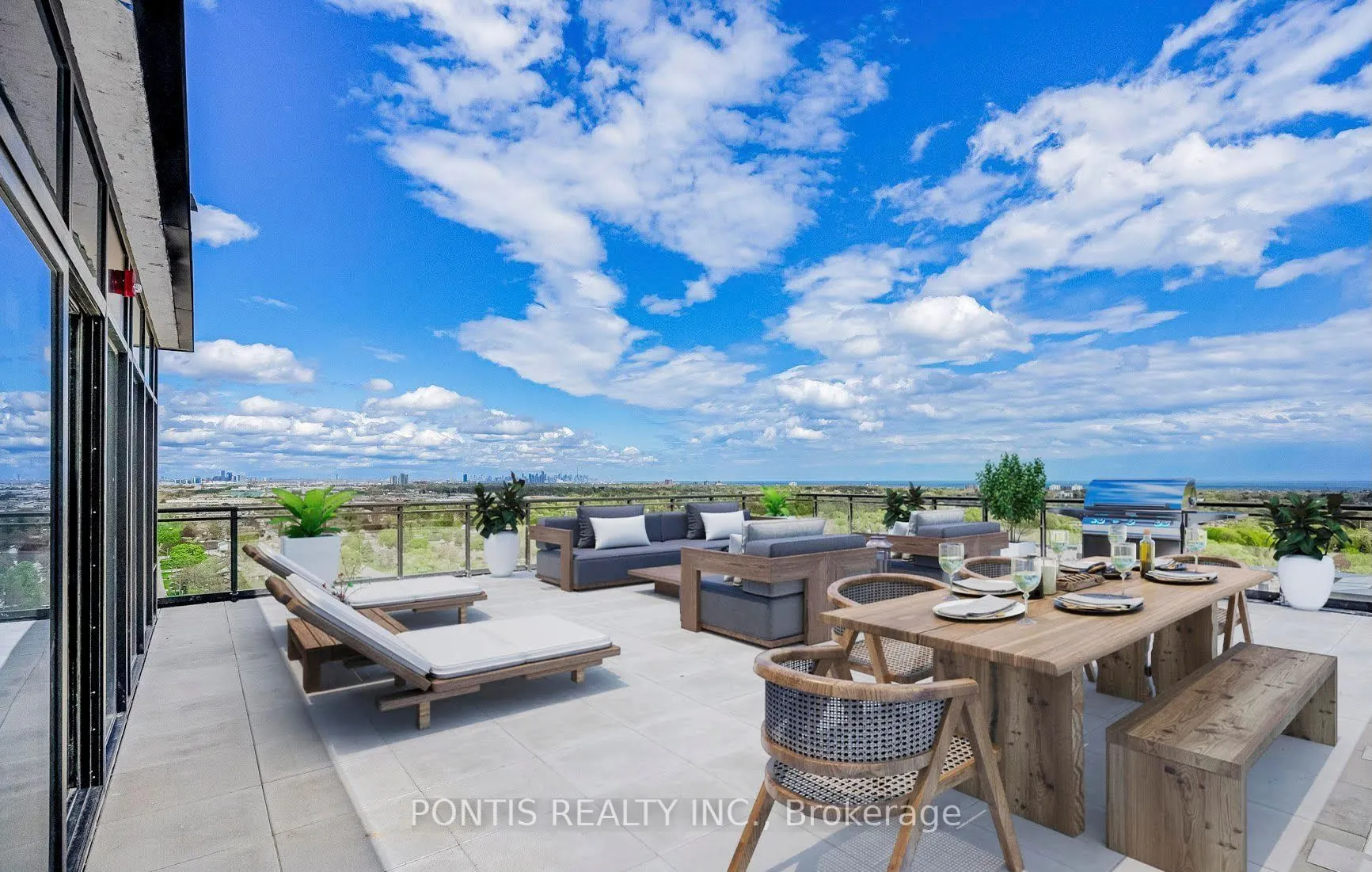 86 DUNDAS Street E, #818