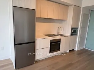 86 DUNDAS Street E, #818