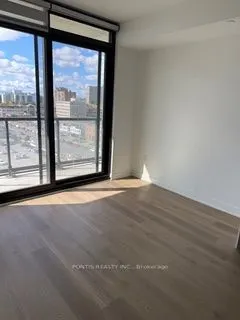 86 DUNDAS Street E, #818