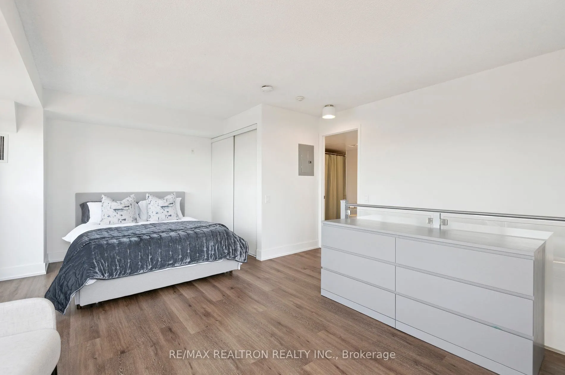1040 The Queensway Avenue, #901
