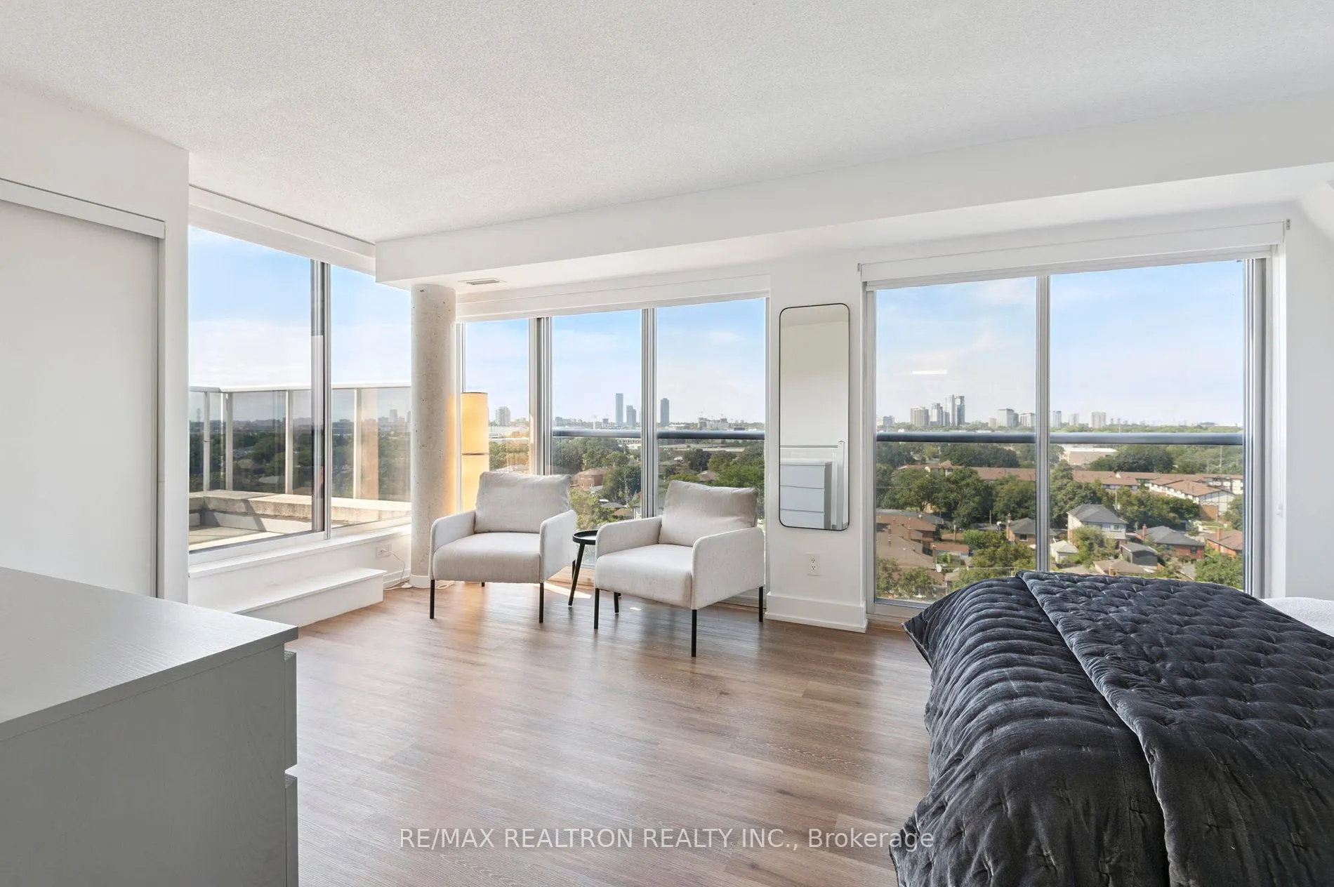 1040 The Queensway Avenue, #901