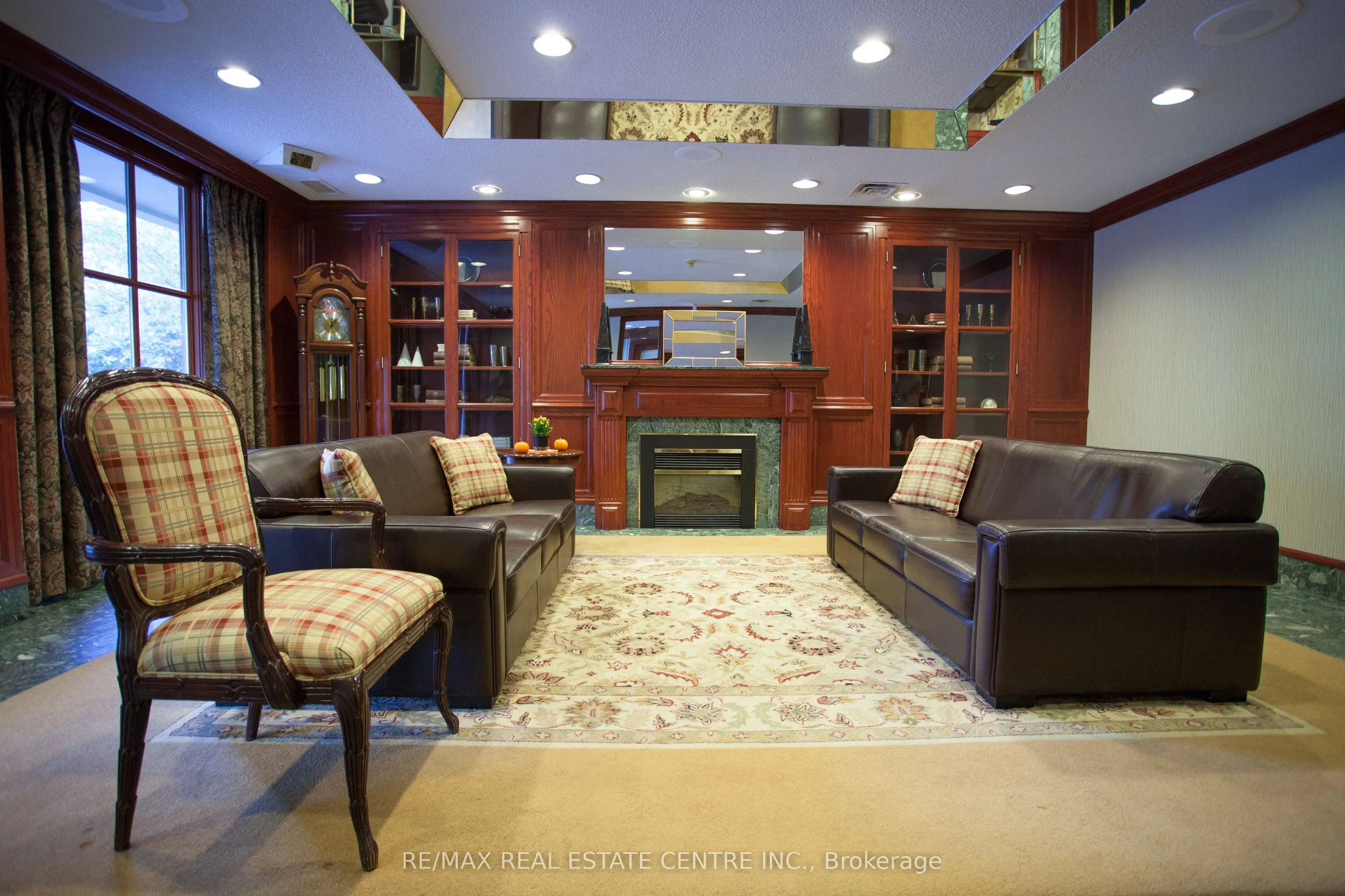880 Dundas Street W, #502