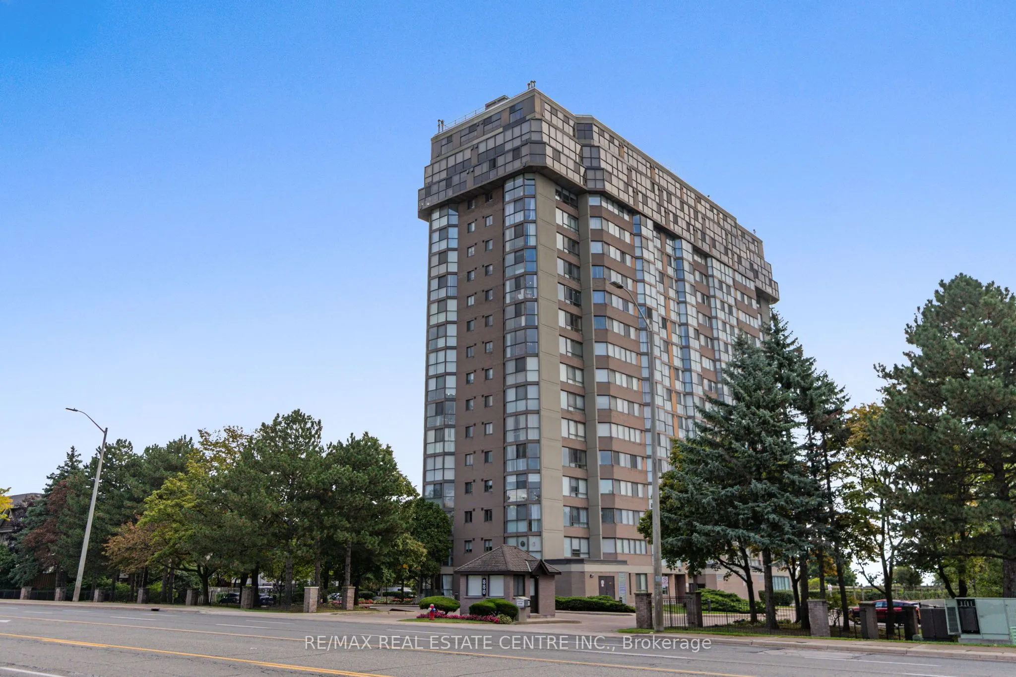 880 Dundas Street W, #502
