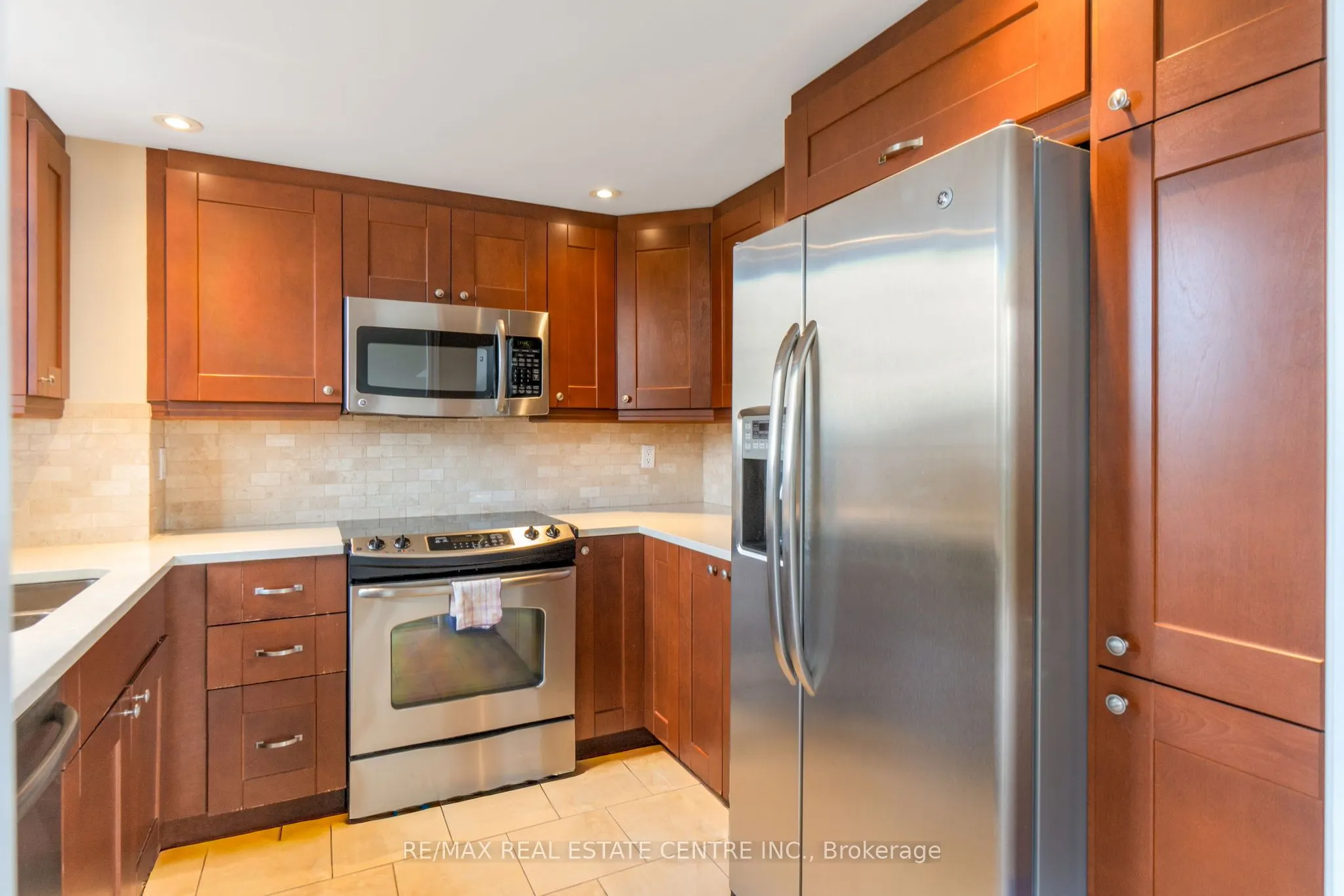 880 Dundas Street W, #502