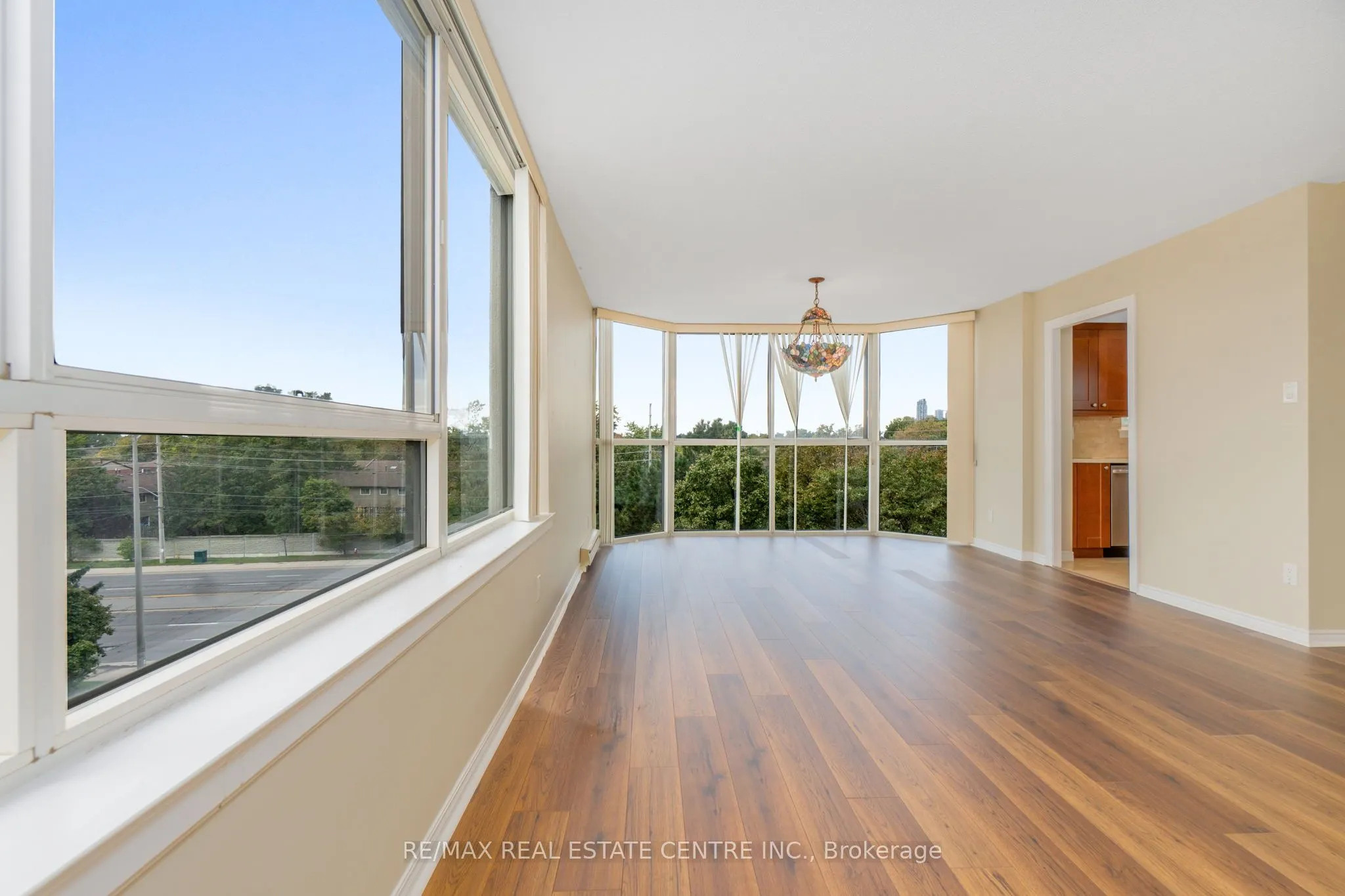 880 Dundas Street W, #502