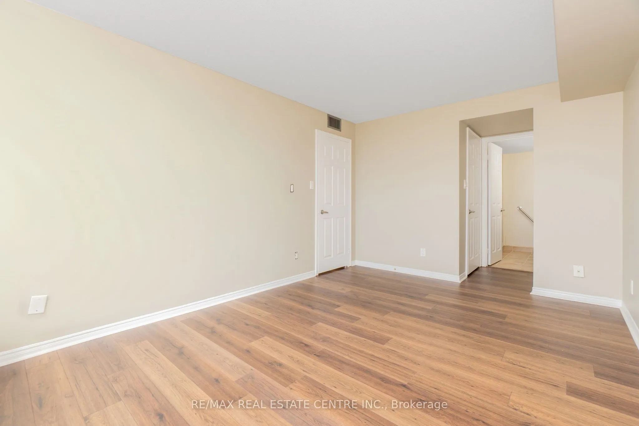 880 Dundas Street W, #502