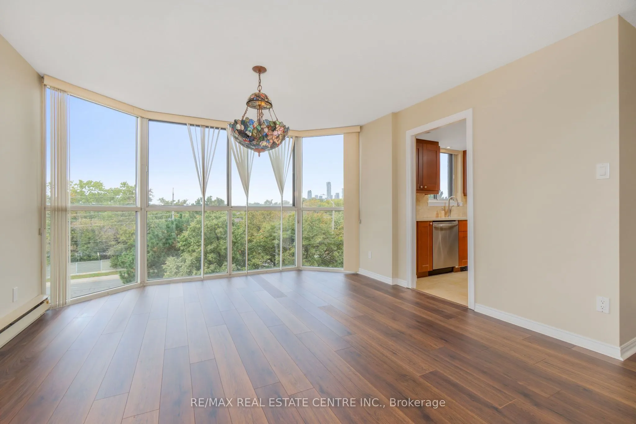 880 Dundas Street W, #502