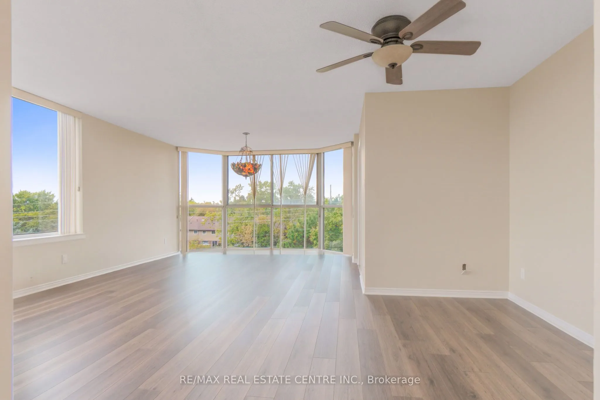 880 Dundas Street W, #502