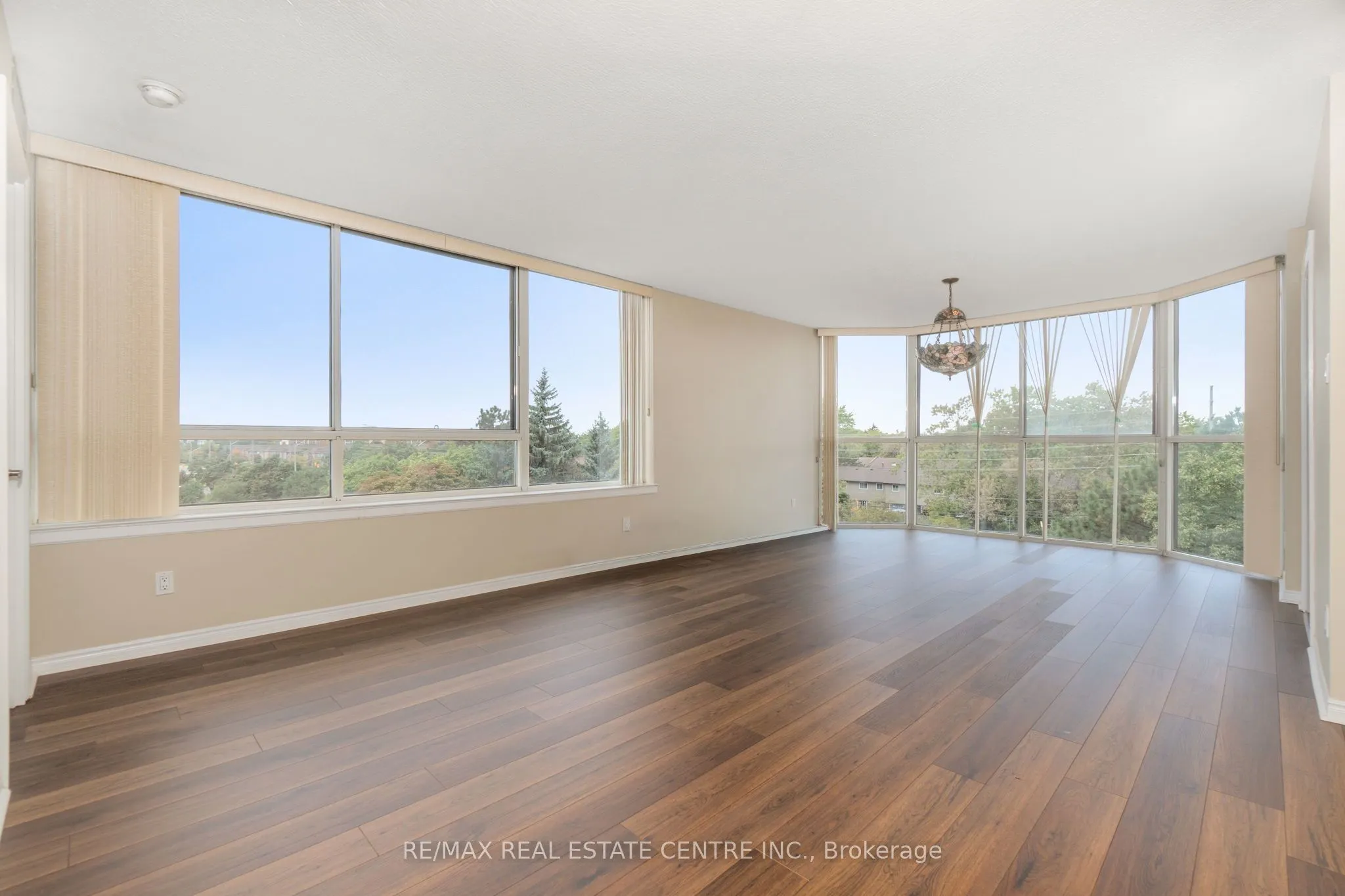 880 Dundas Street W, #502