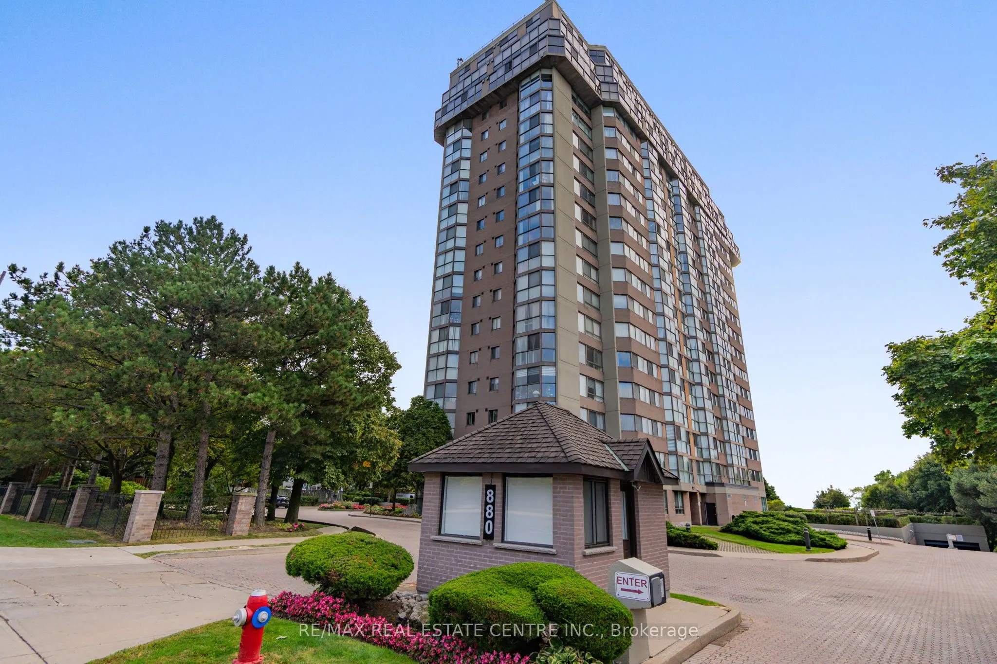 880 Dundas Street W, #502