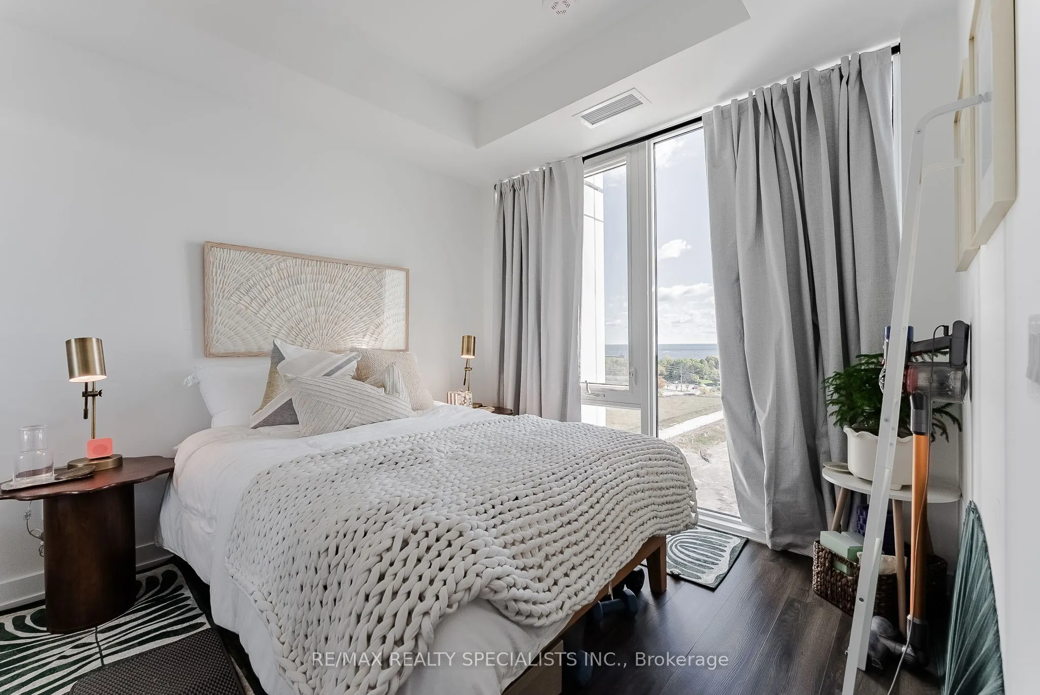22 Missinnihe Way, #1007