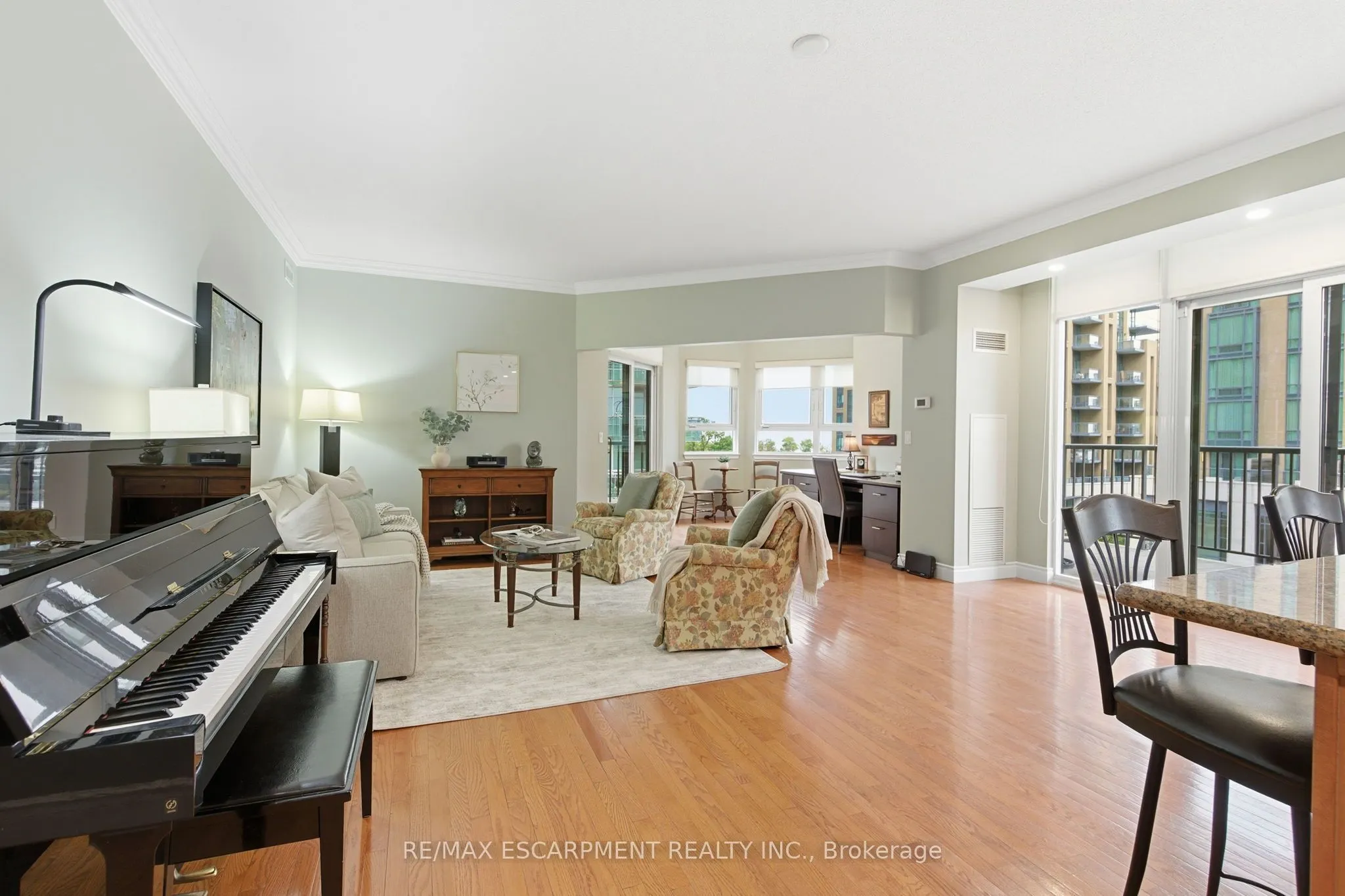 399 Elizabeth Street, #512