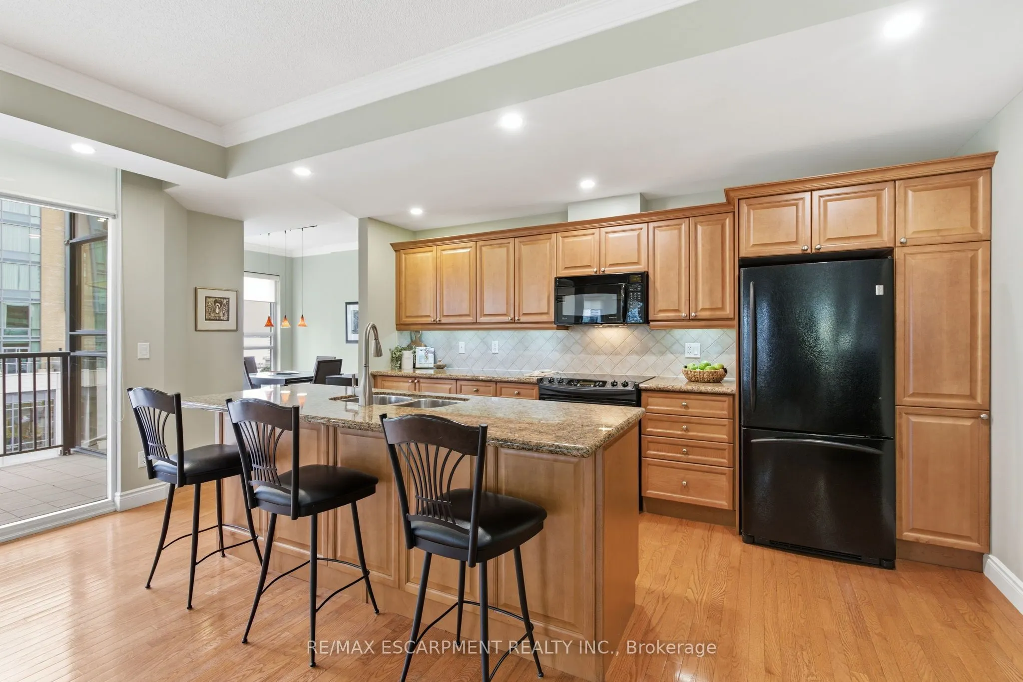 399 Elizabeth Street, #512