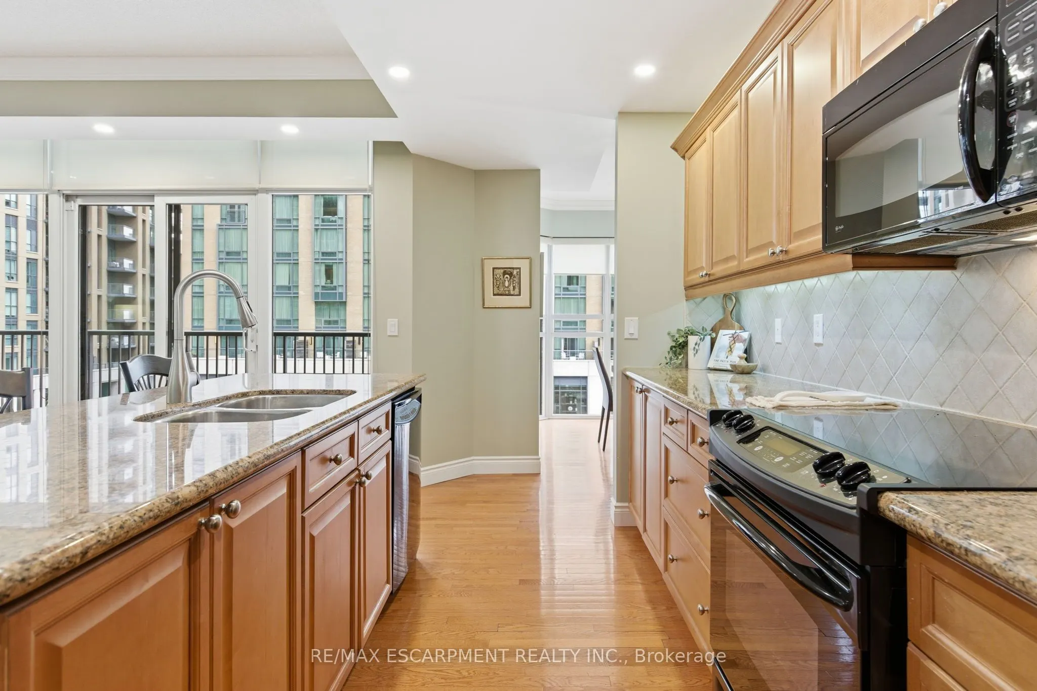 399 Elizabeth Street, #512