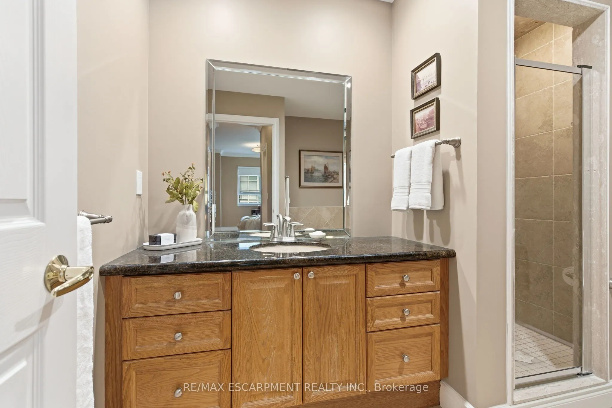 399 Elizabeth Street, #512